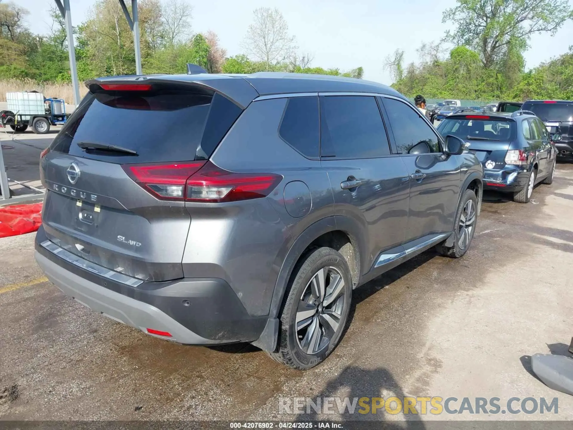4 Photograph of a damaged car JN8AT3CB6MW239652 NISSAN ROGUE 2021