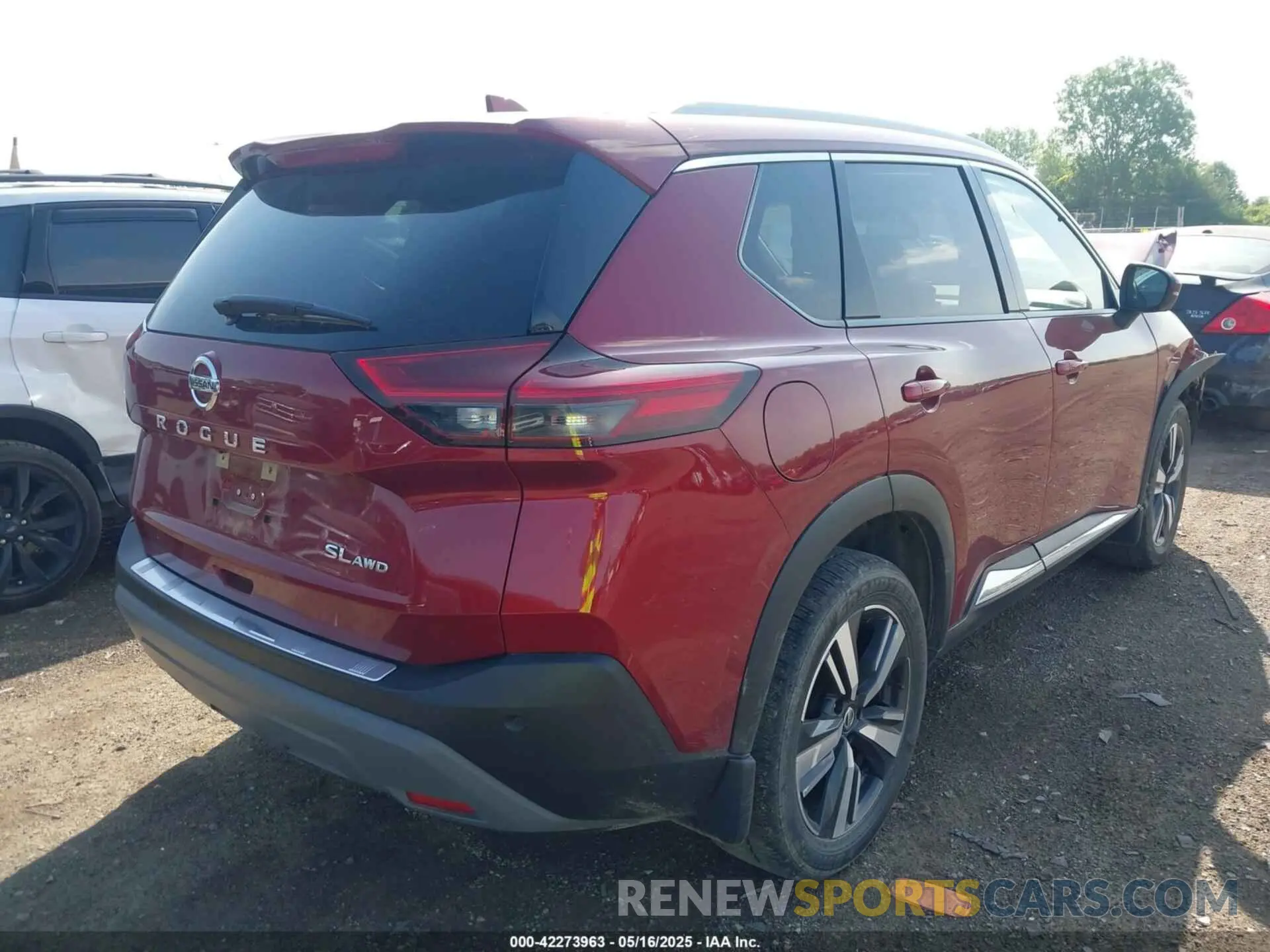 4 Photograph of a damaged car JN8AT3CB8MW239877 NISSAN ROGUE 2021
