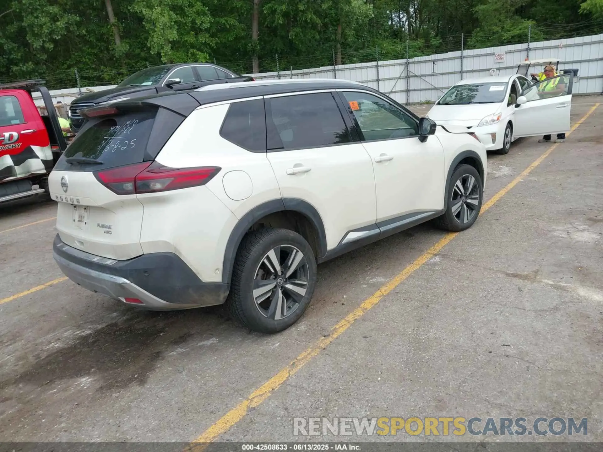 4 Photograph of a damaged car JN8AT3DD7MW304170 NISSAN ROGUE 2021