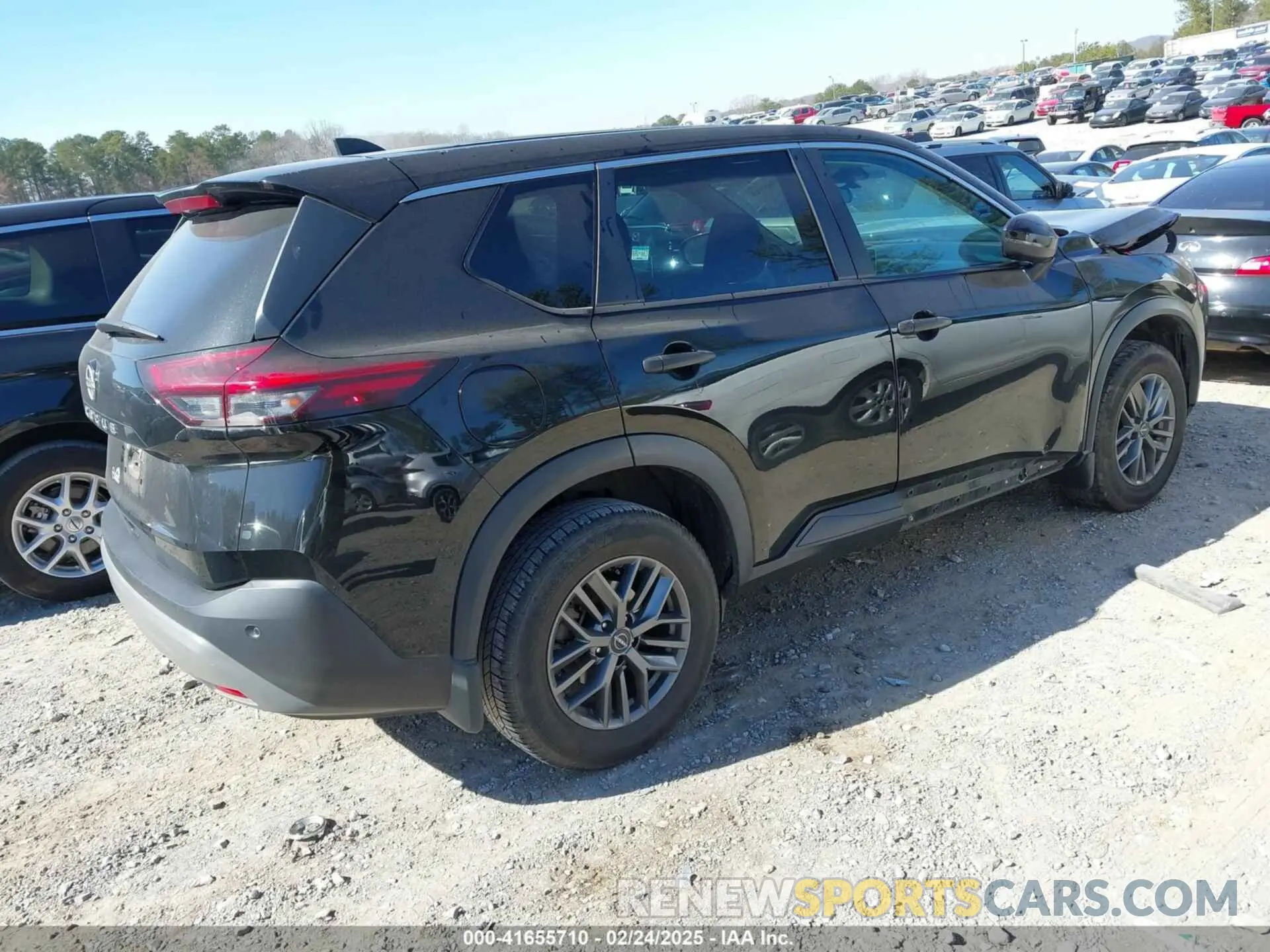 4 Photograph of a damaged car 5N1AT3AA7NC682672 NISSAN ROGUE 2022