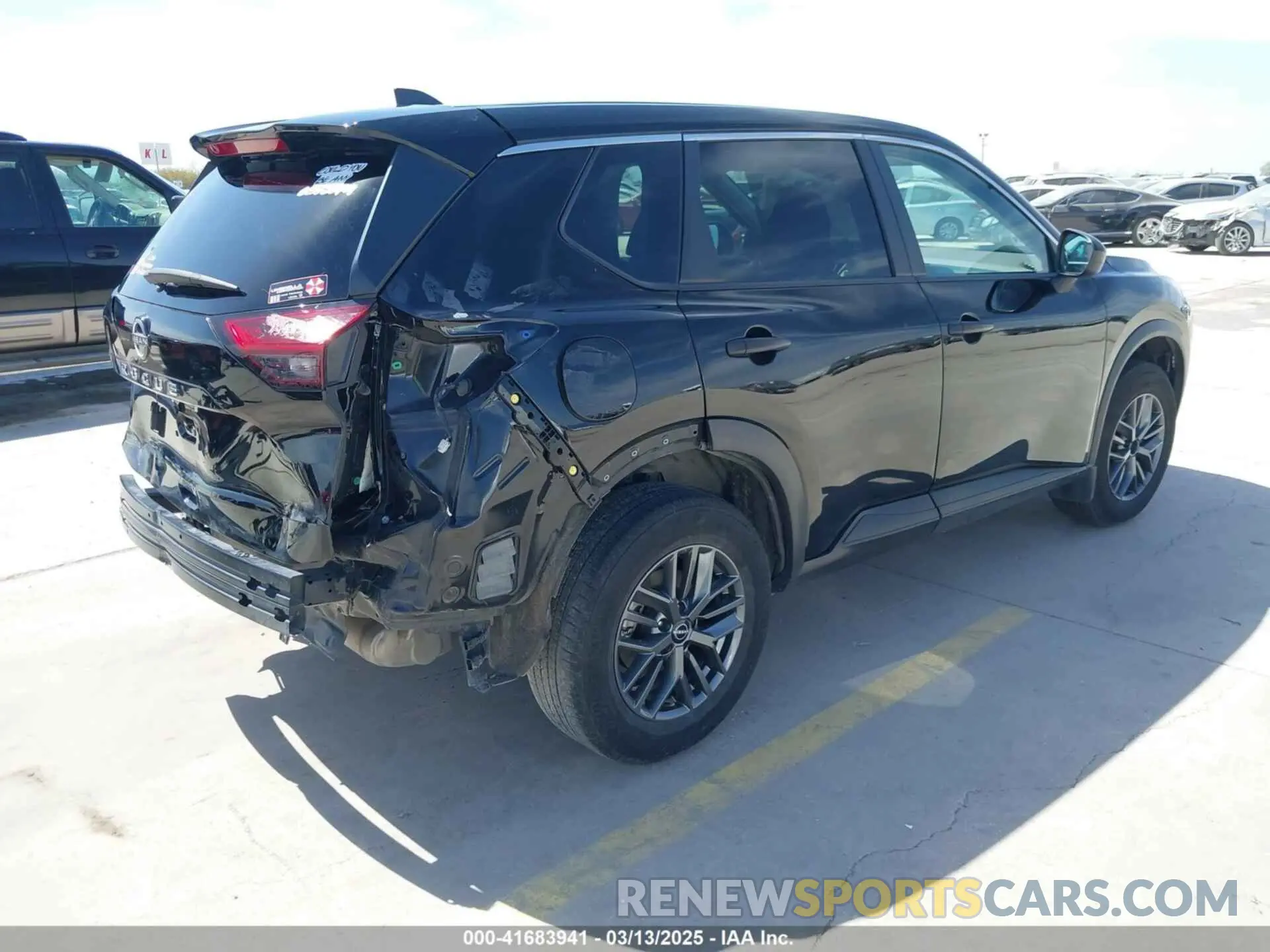 4 Photograph of a damaged car 5N1BT3AA2NC729031 NISSAN ROGUE 2022