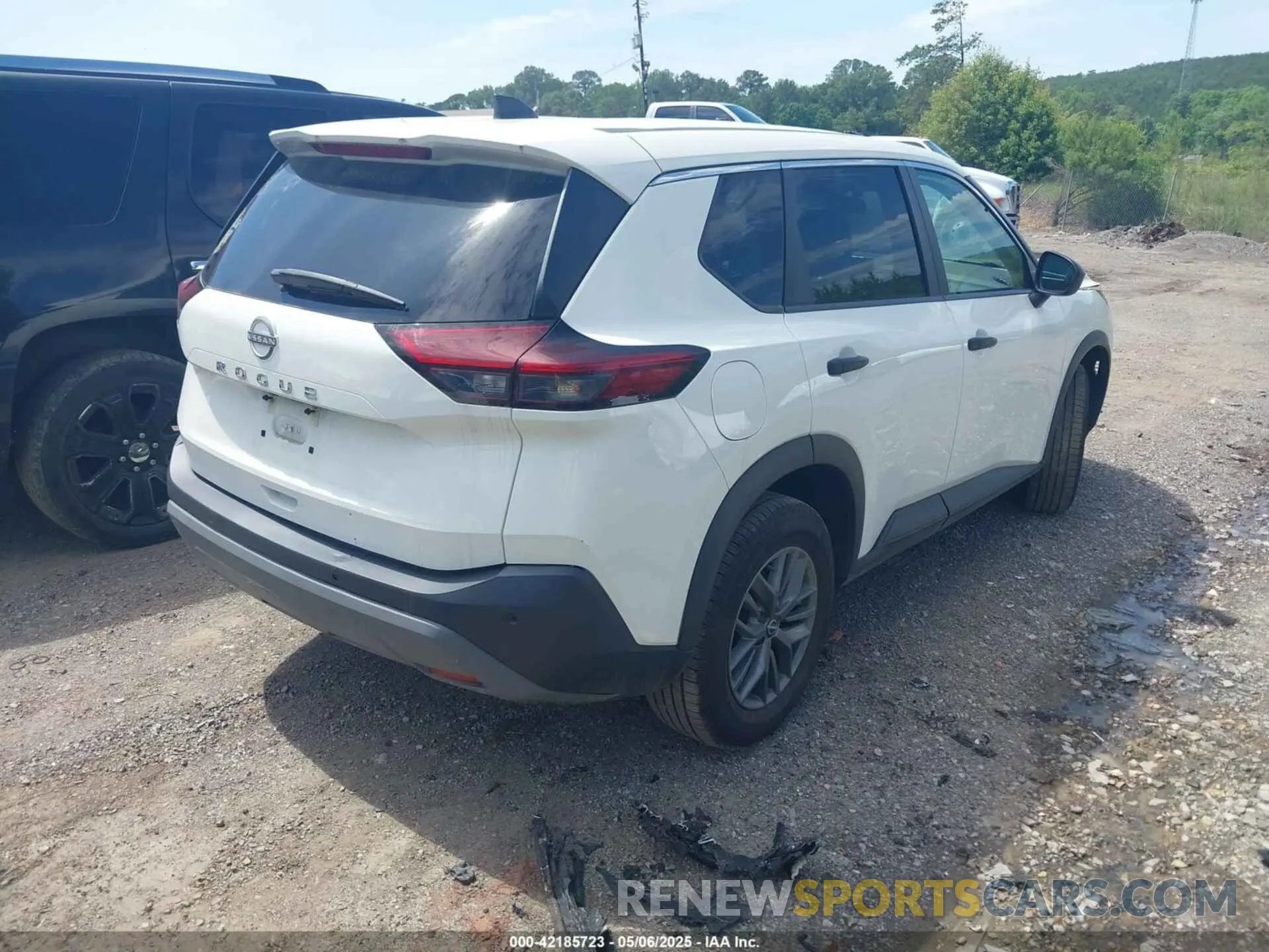 4 Photograph of a damaged car 5N1BT3AA7NC706554 NISSAN ROGUE 2022