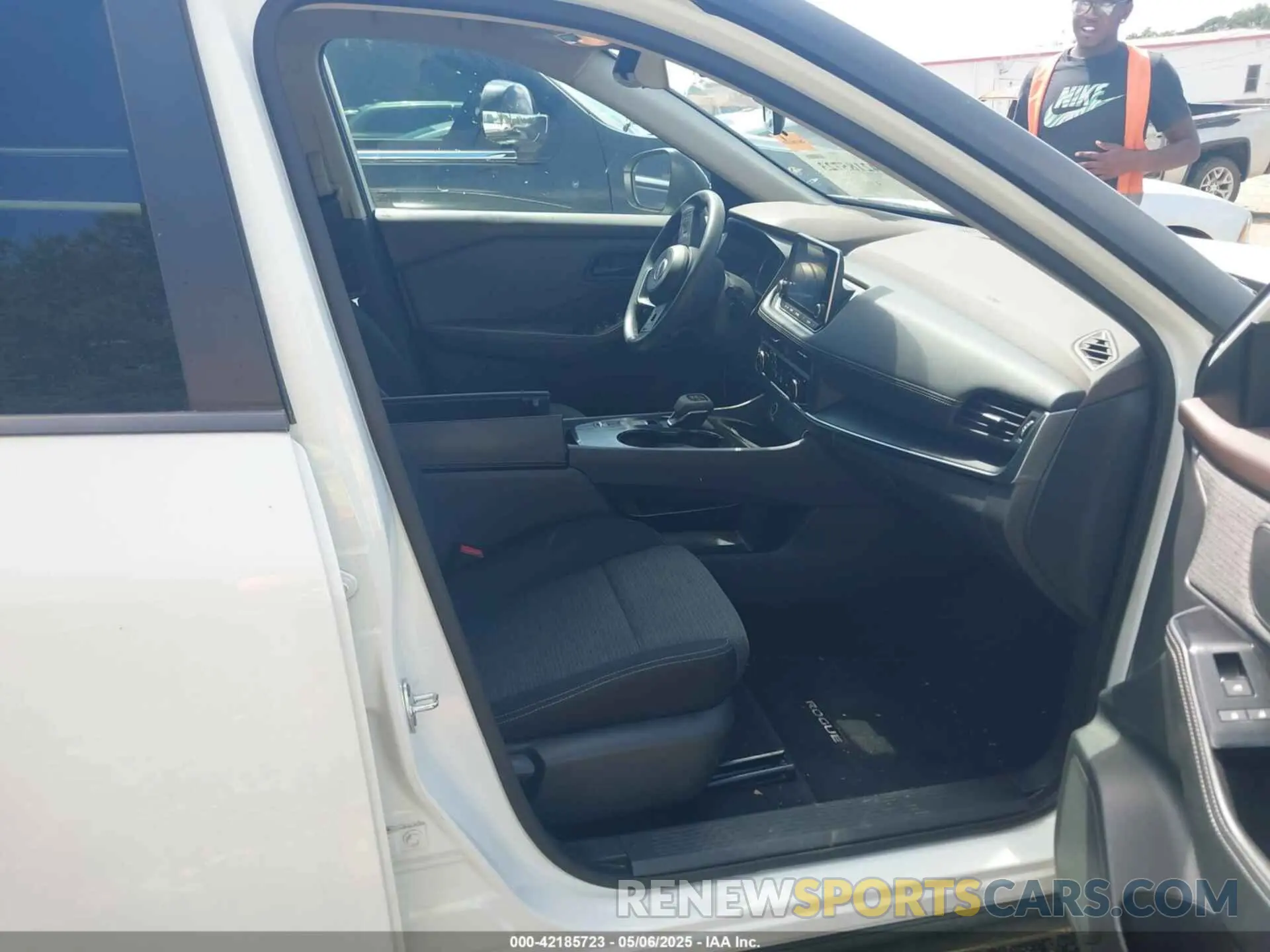 5 Photograph of a damaged car 5N1BT3AA7NC706554 NISSAN ROGUE 2022