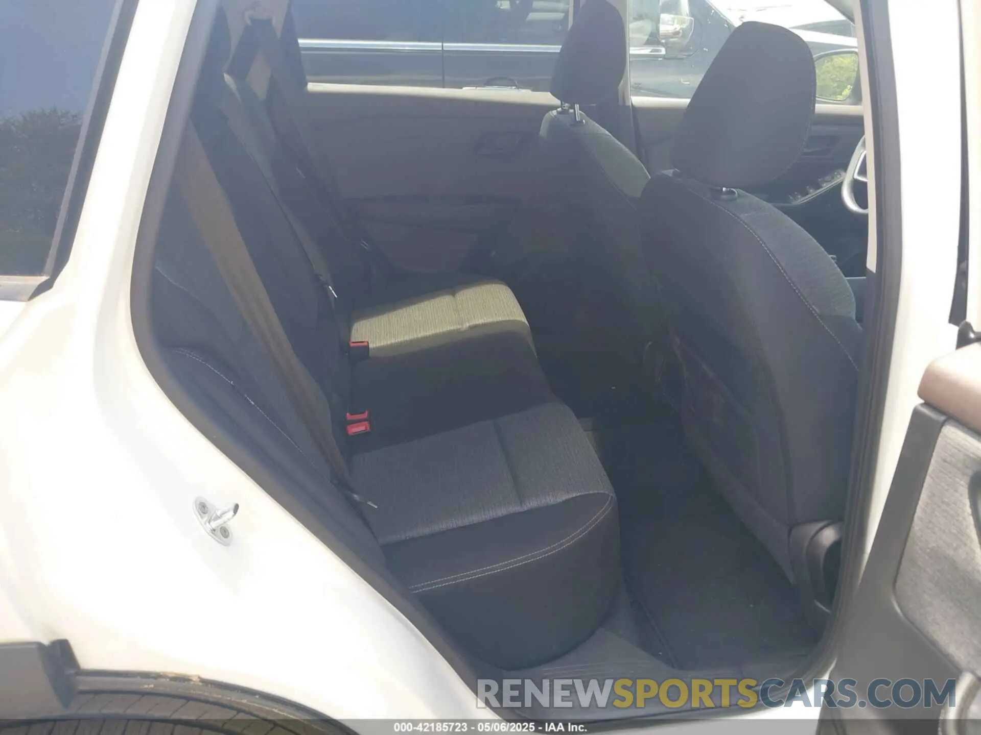 8 Photograph of a damaged car 5N1BT3AA7NC706554 NISSAN ROGUE 2022