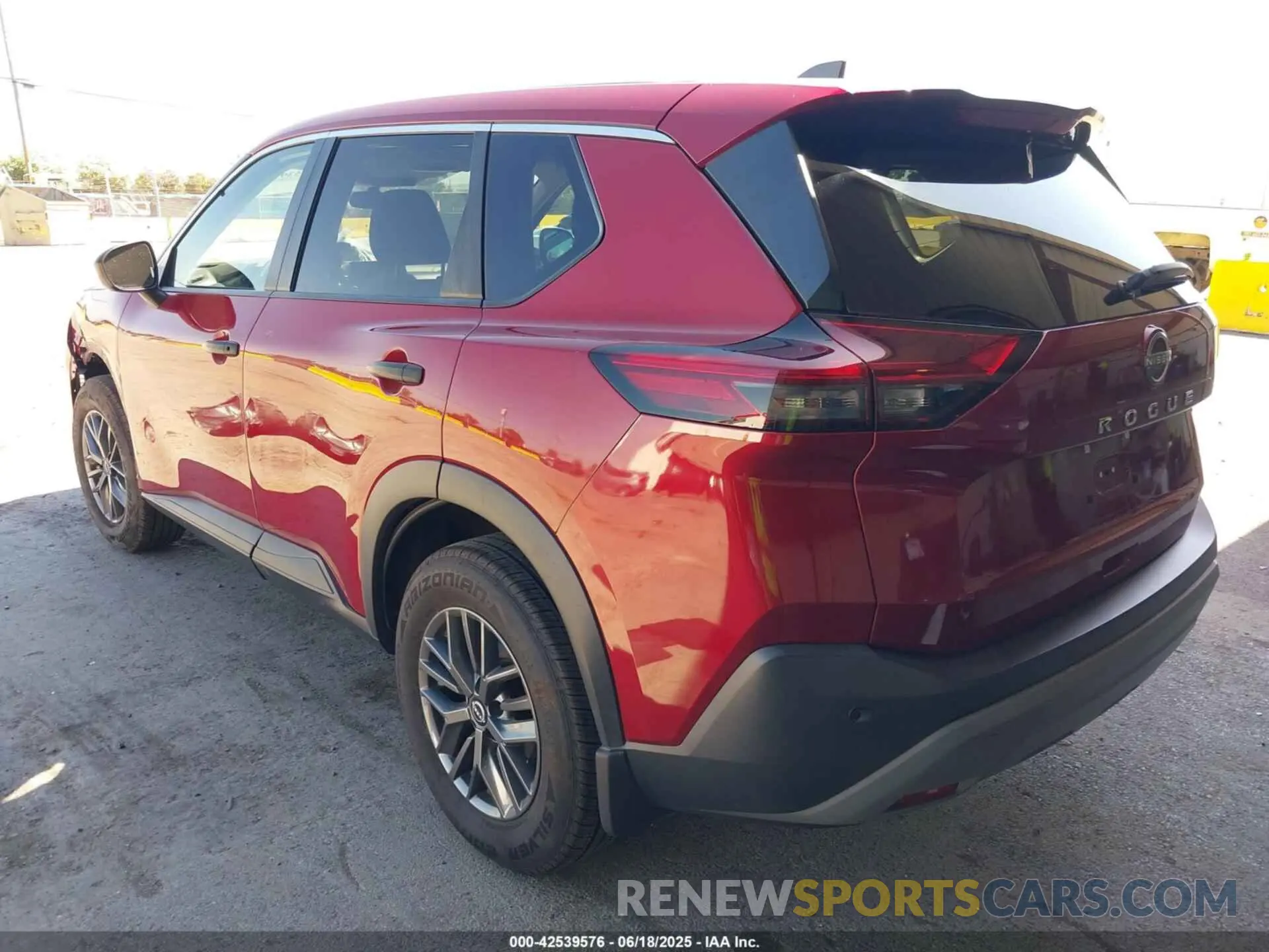3 Photograph of a damaged car 5N1BT3AA8NC673628 NISSAN ROGUE 2022