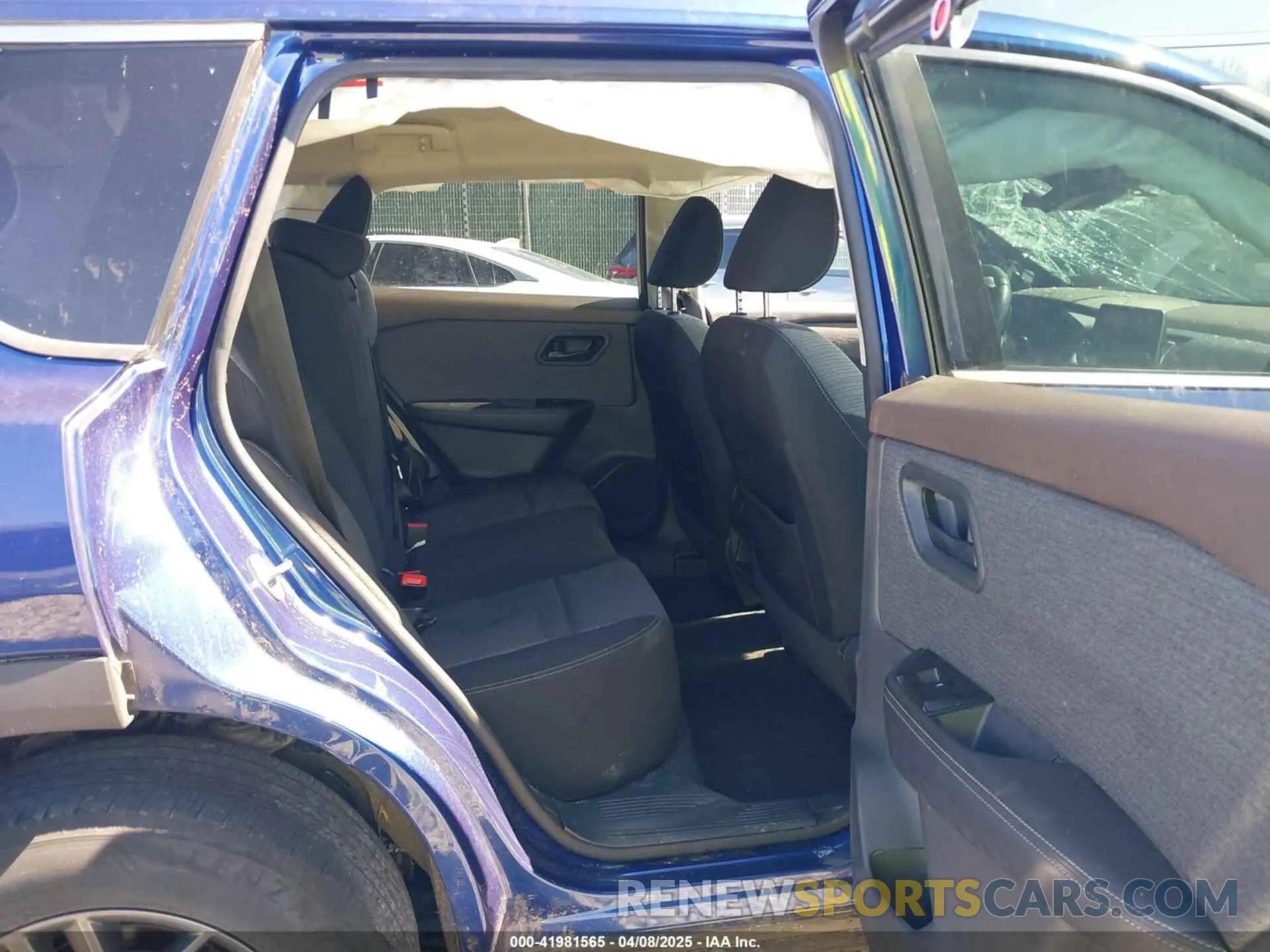 8 Photograph of a damaged car 5N1BT3AA9NC685416 NISSAN ROGUE 2022
