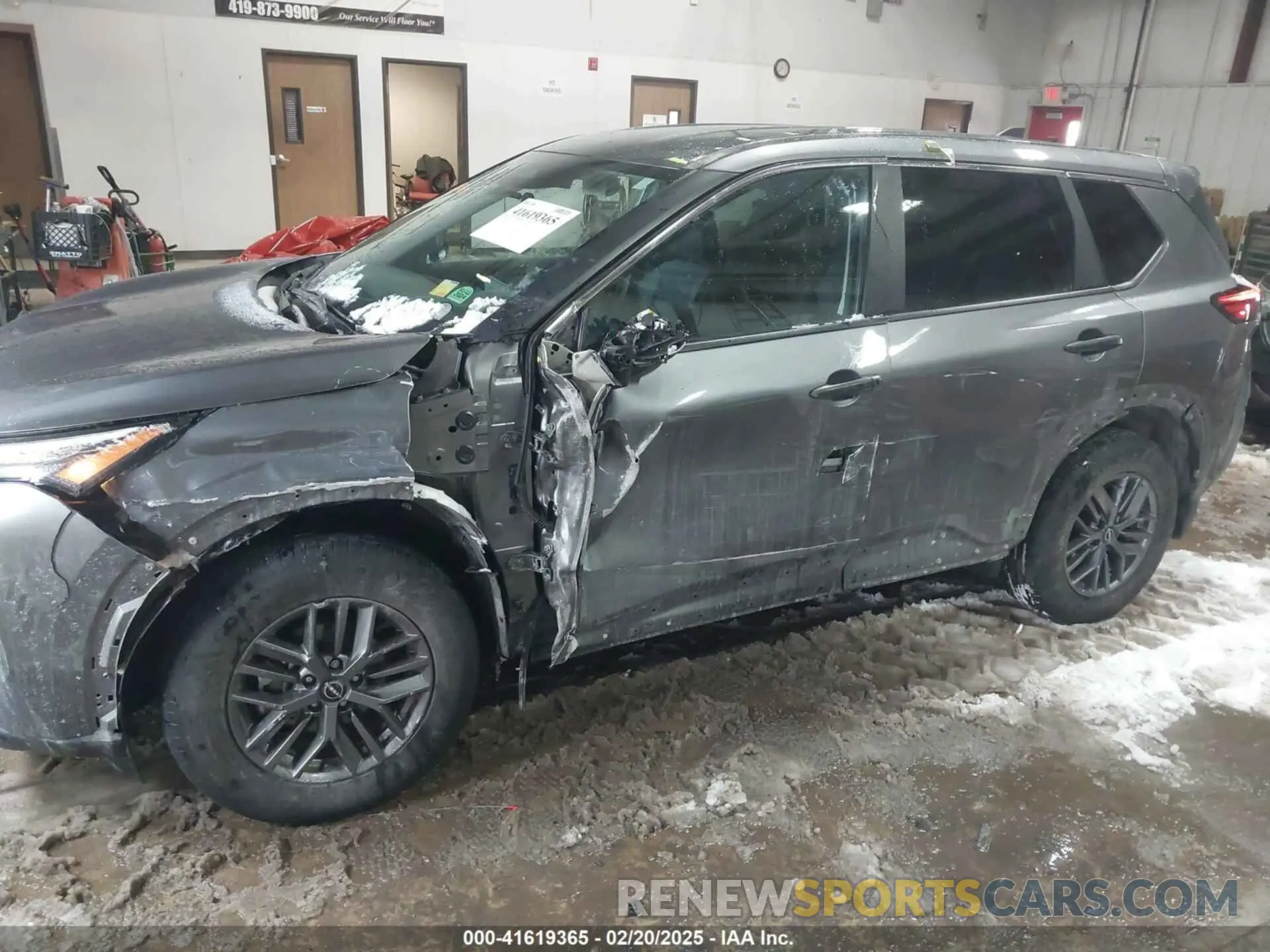 6 Photograph of a damaged car 5N1BT3AB3NC686277 NISSAN ROGUE 2022