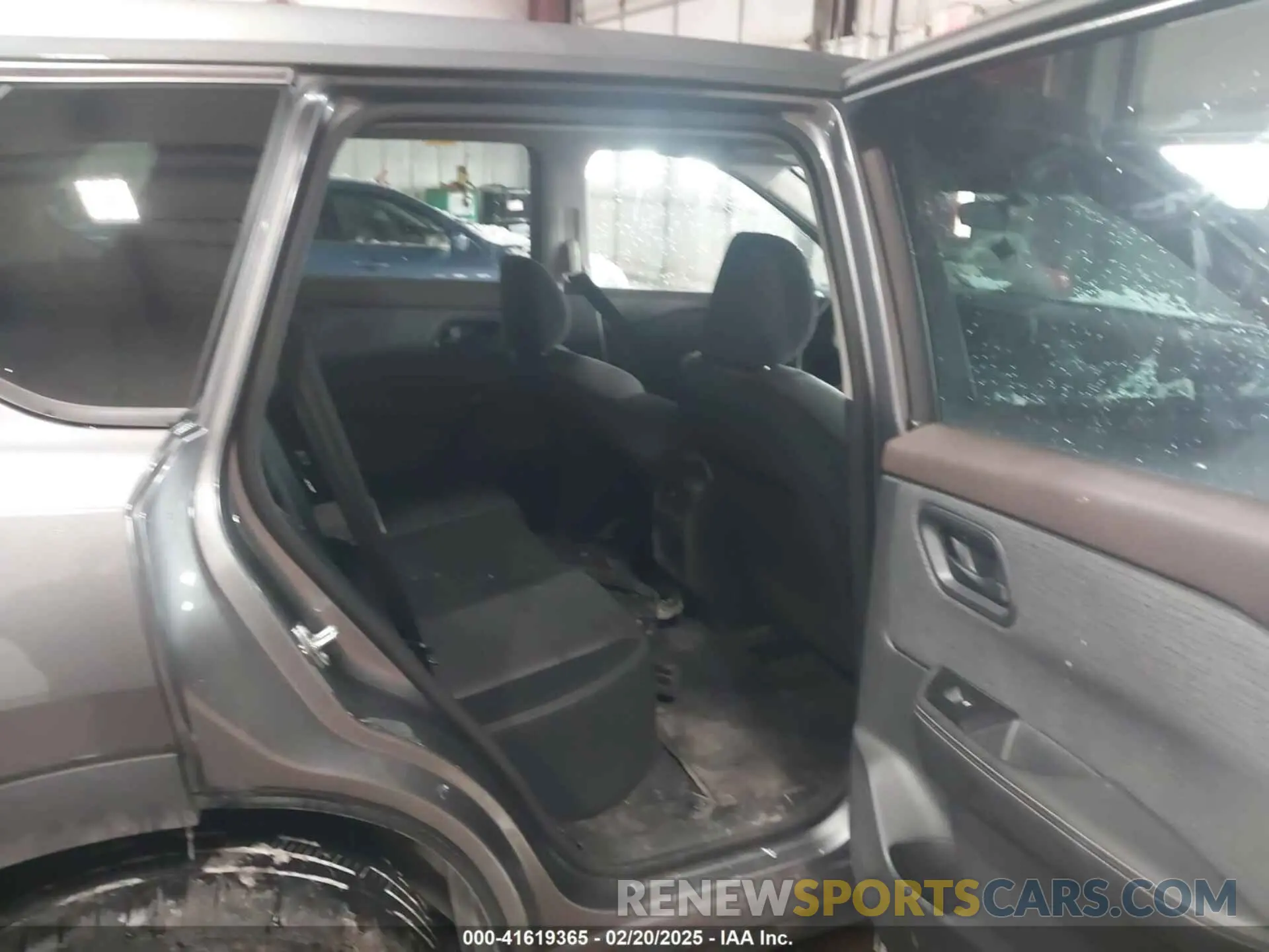 8 Photograph of a damaged car 5N1BT3AB3NC686277 NISSAN ROGUE 2022