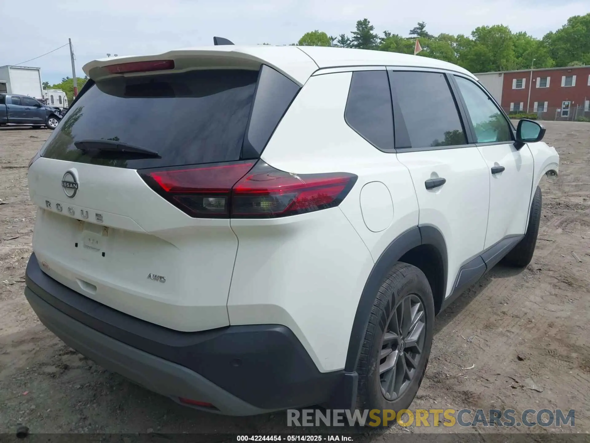 4 Photograph of a damaged car 5N1BT3AB8NC707270 NISSAN ROGUE 2022