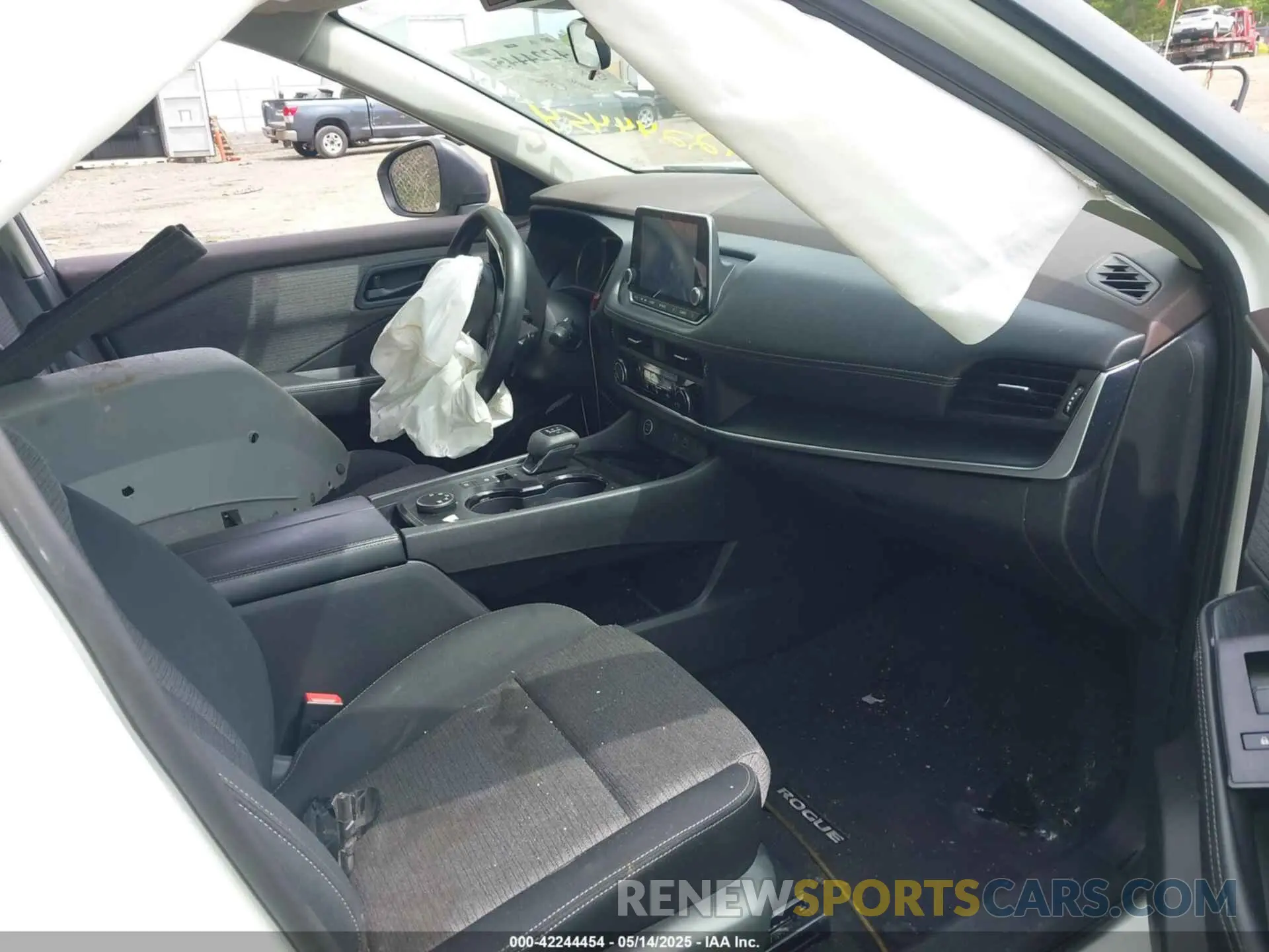 5 Photograph of a damaged car 5N1BT3AB8NC707270 NISSAN ROGUE 2022