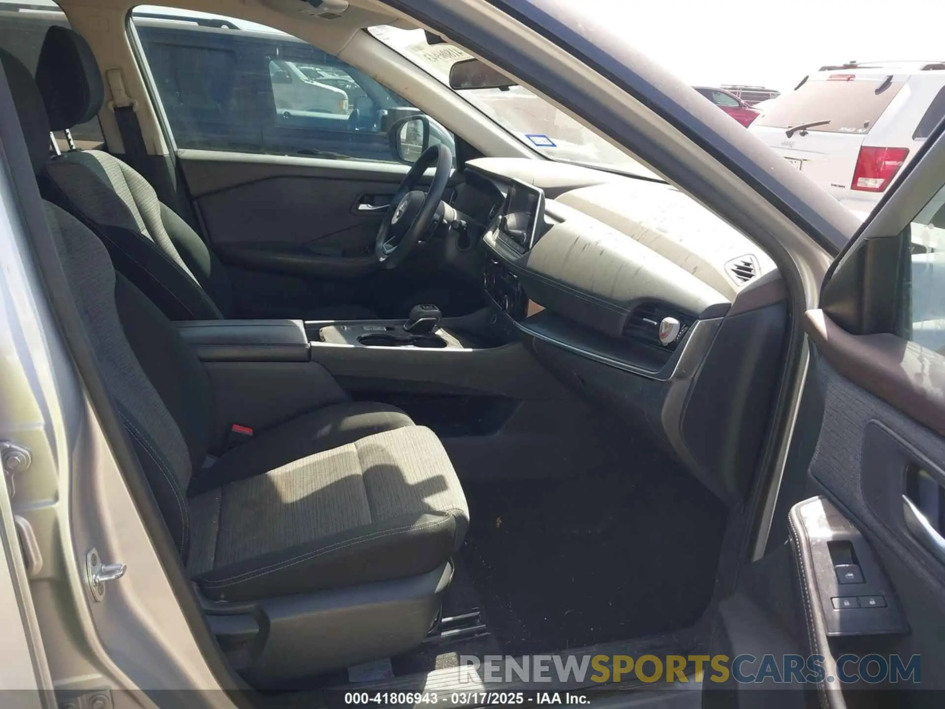 5 Photograph of a damaged car 5N1BT3BA0NC686517 NISSAN ROGUE 2022