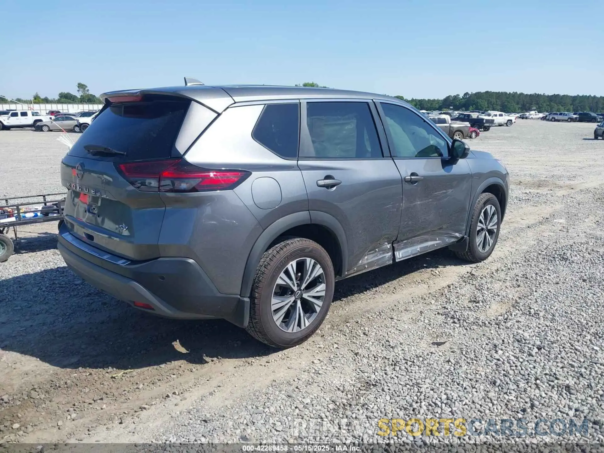 4 Photograph of a damaged car 5N1BT3BA0NC726160 NISSAN ROGUE 2022