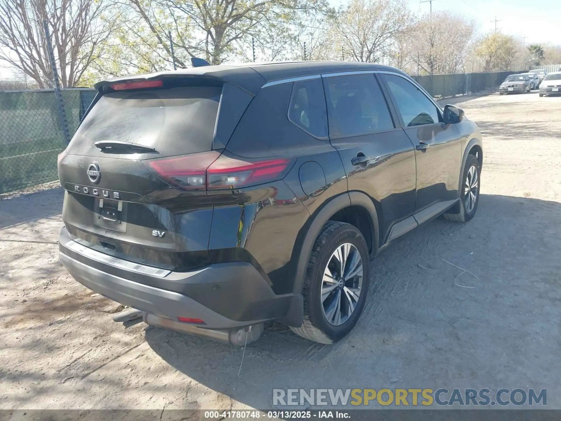 4 Photograph of a damaged car 5N1BT3BA1NC695176 NISSAN ROGUE 2022