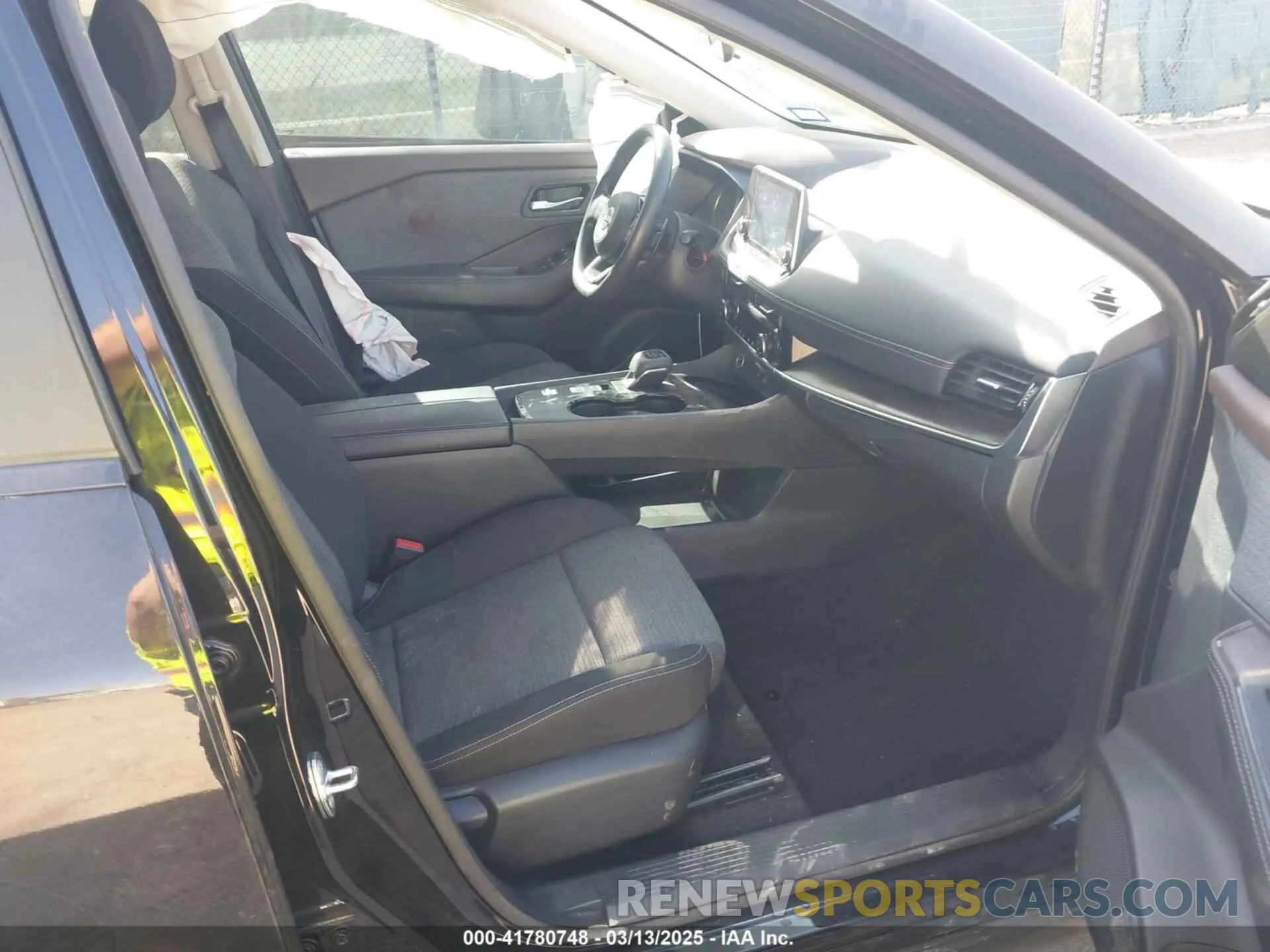 5 Photograph of a damaged car 5N1BT3BA1NC695176 NISSAN ROGUE 2022