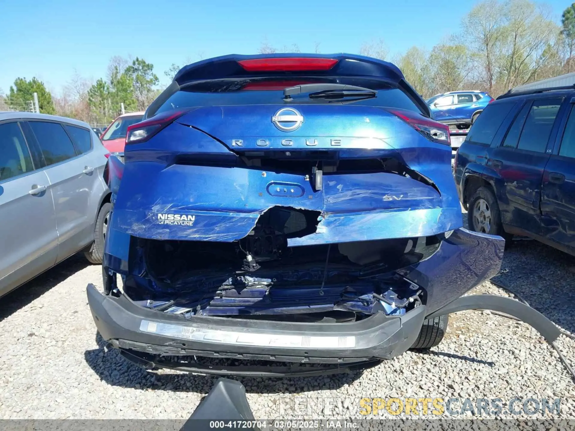 17 Photograph of a damaged car 5N1BT3BA4NC702427 NISSAN ROGUE 2022