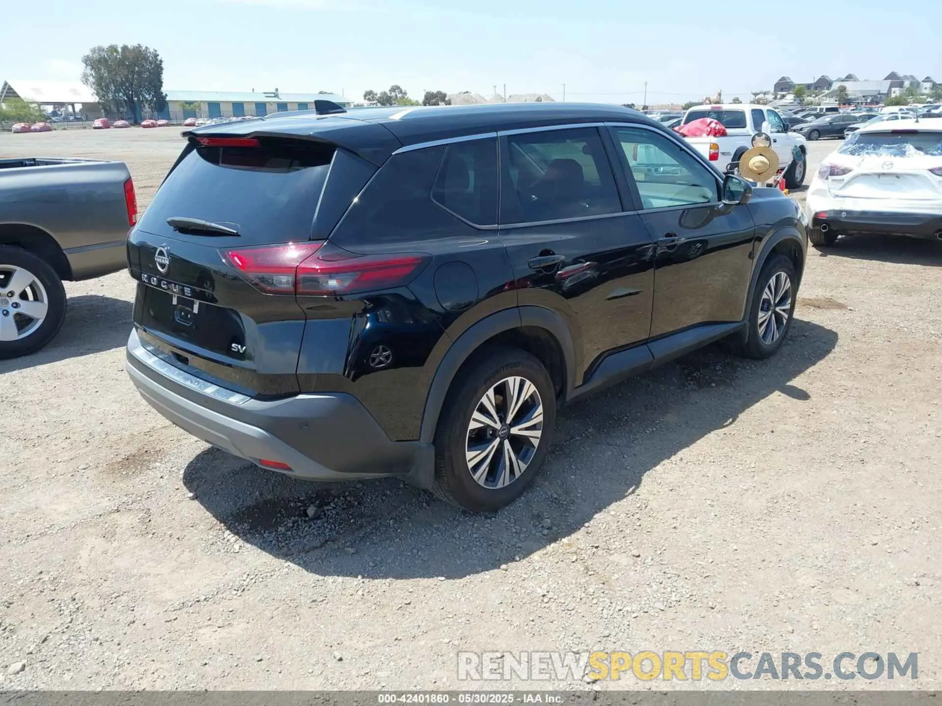 4 Photograph of a damaged car 5N1BT3BA4NC725738 NISSAN ROGUE 2022