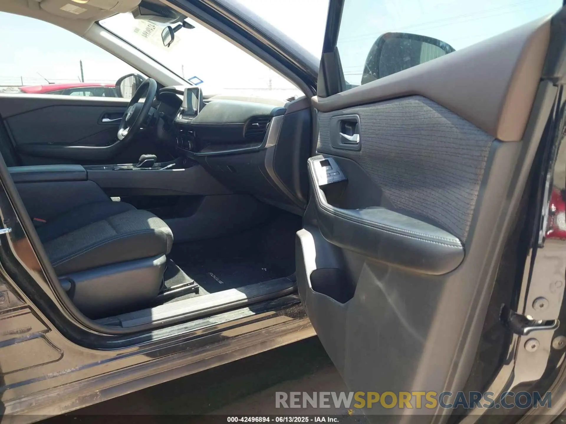5 Photograph of a damaged car 5N1BT3BA6NC728284 NISSAN ROGUE 2022