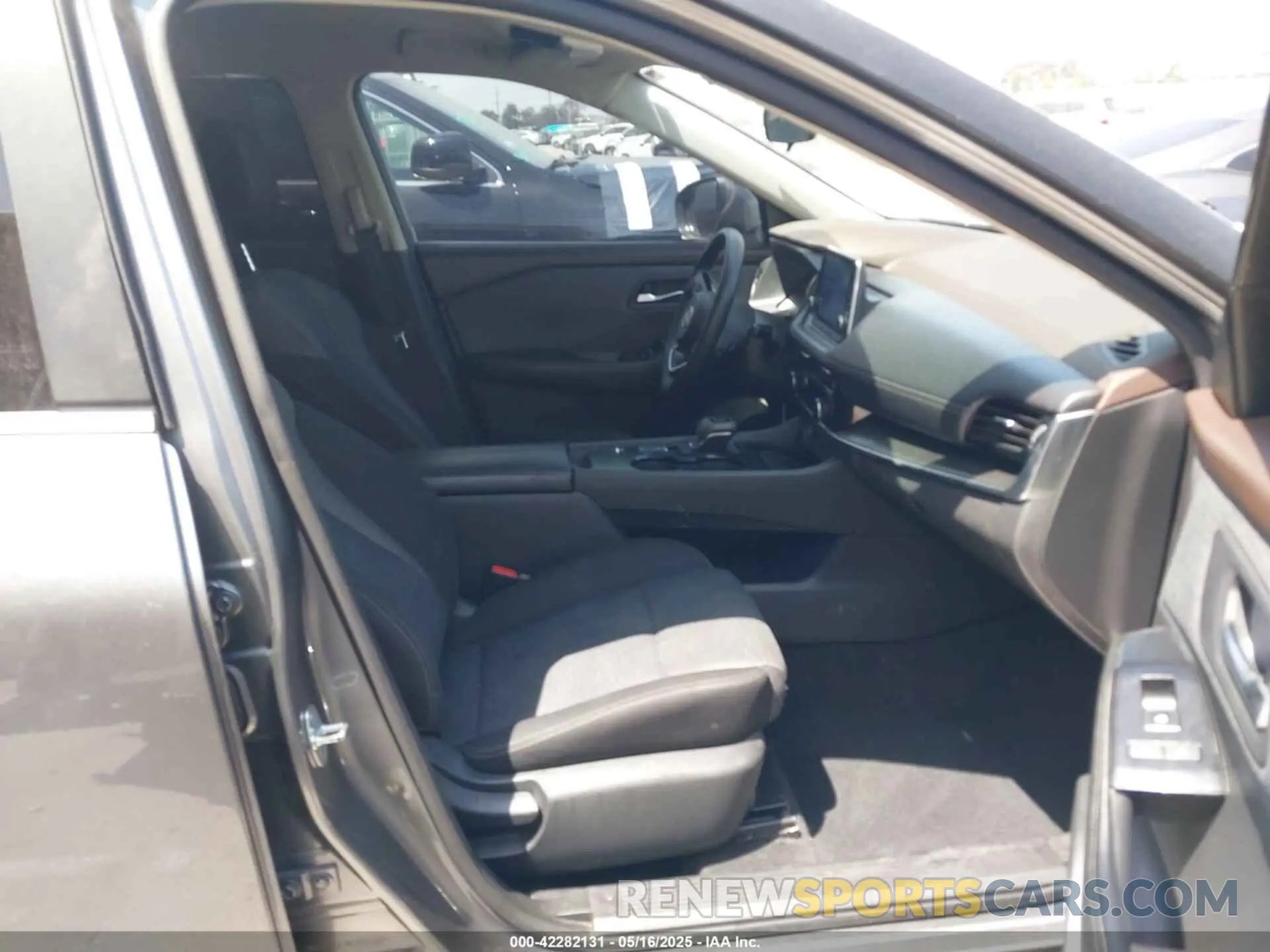 5 Photograph of a damaged car 5N1BT3BA7NC685168 NISSAN ROGUE 2022