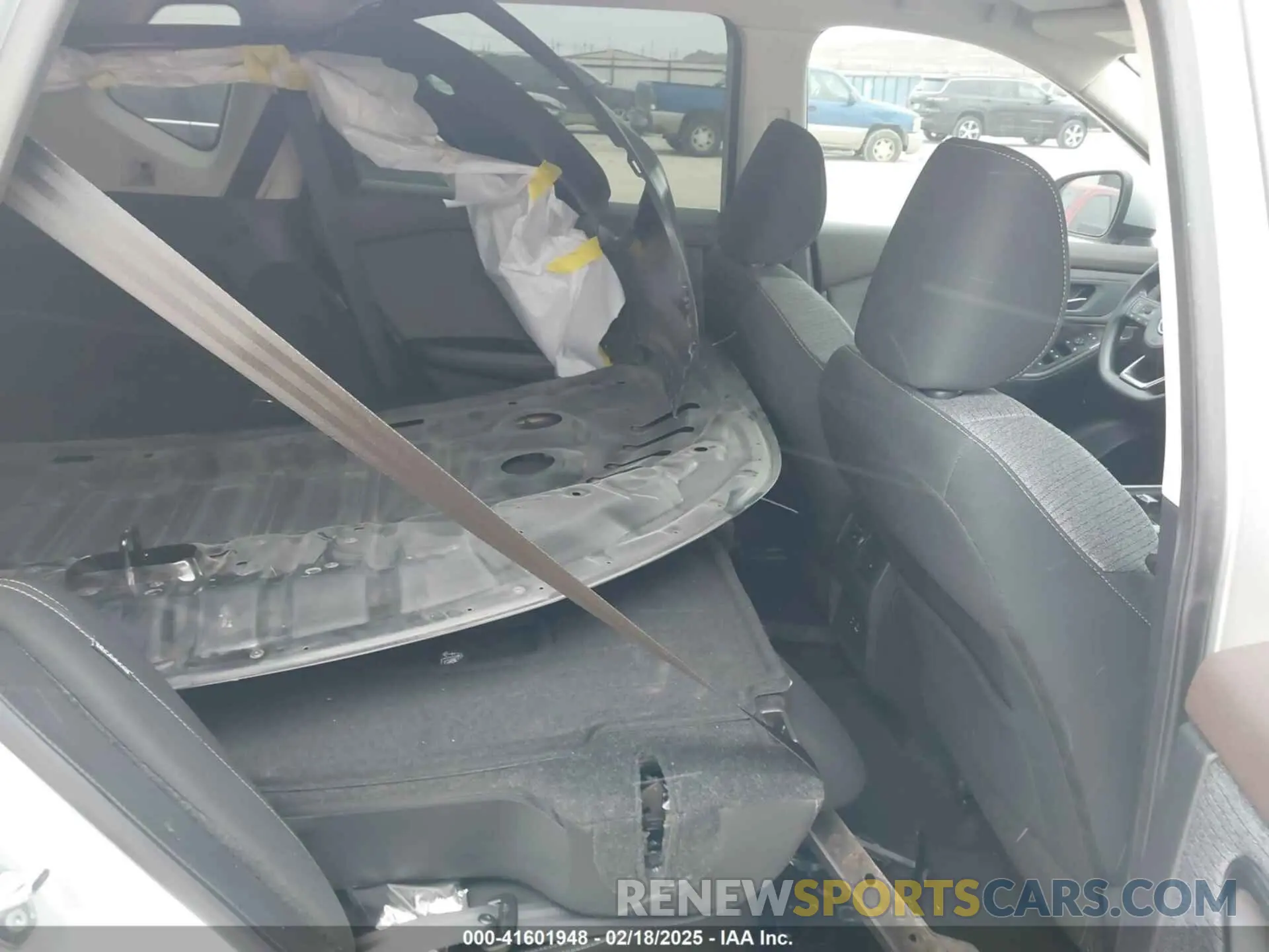 8 Photograph of a damaged car 5N1BT3BA7NC706052 NISSAN ROGUE 2022
