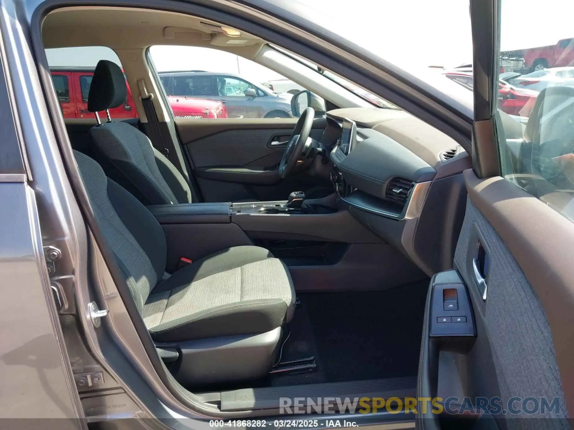 5 Photograph of a damaged car 5N1BT3BA8NC701412 NISSAN ROGUE 2022