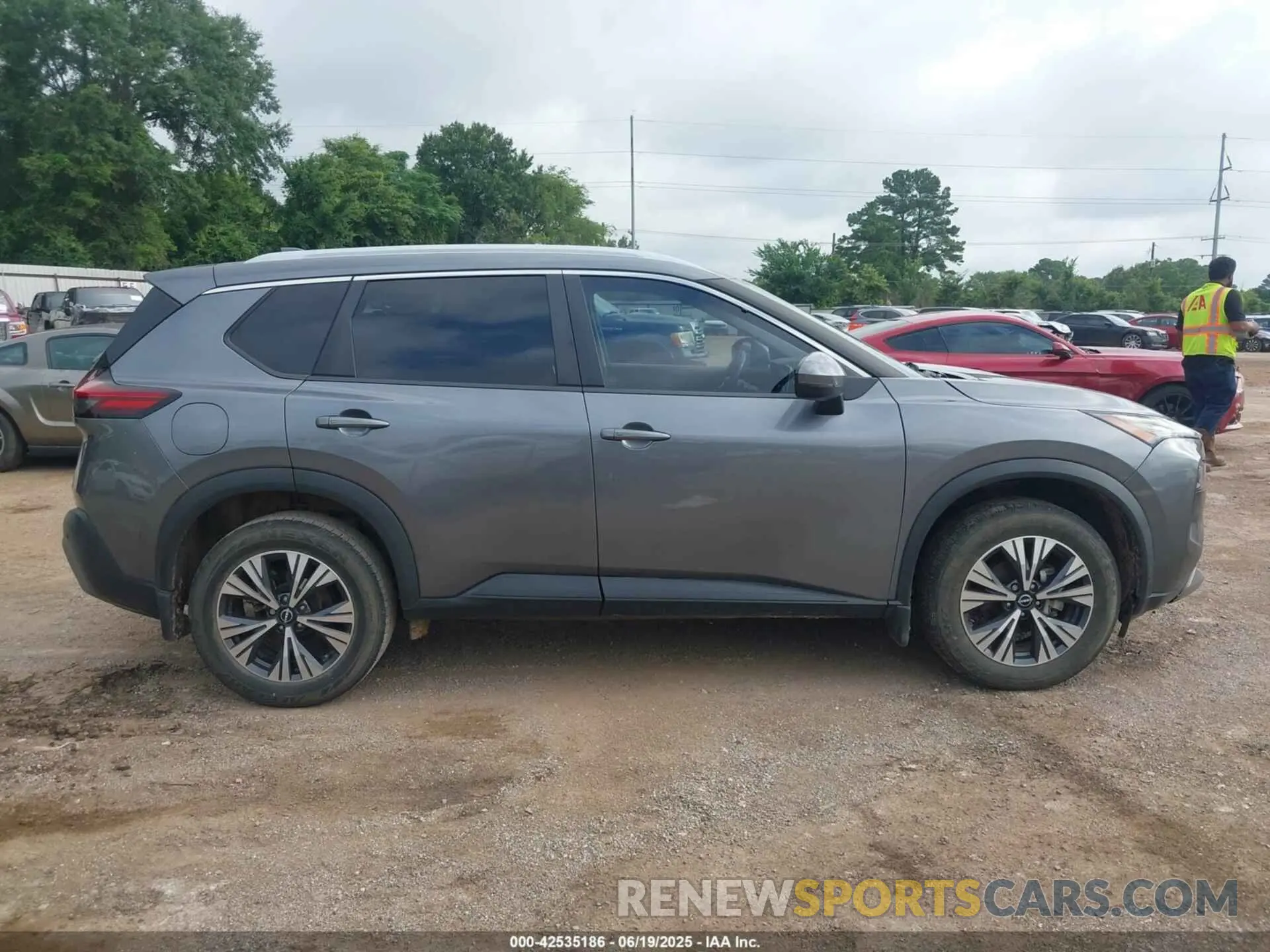 13 Photograph of a damaged car 5N1BT3BA9NC677041 NISSAN ROGUE 2022