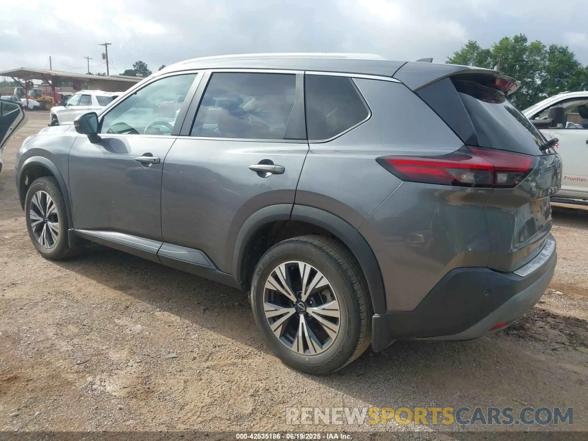 3 Photograph of a damaged car 5N1BT3BA9NC677041 NISSAN ROGUE 2022