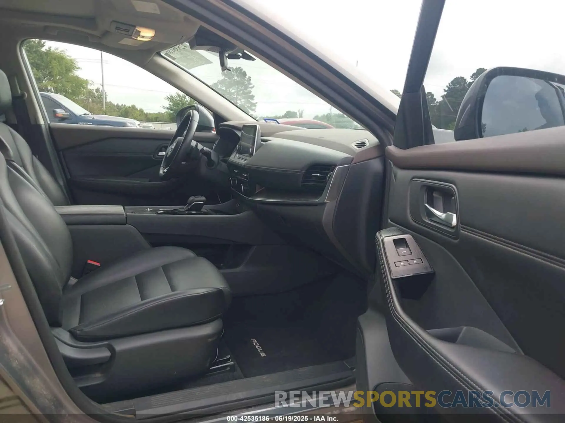 5 Photograph of a damaged car 5N1BT3BA9NC677041 NISSAN ROGUE 2022