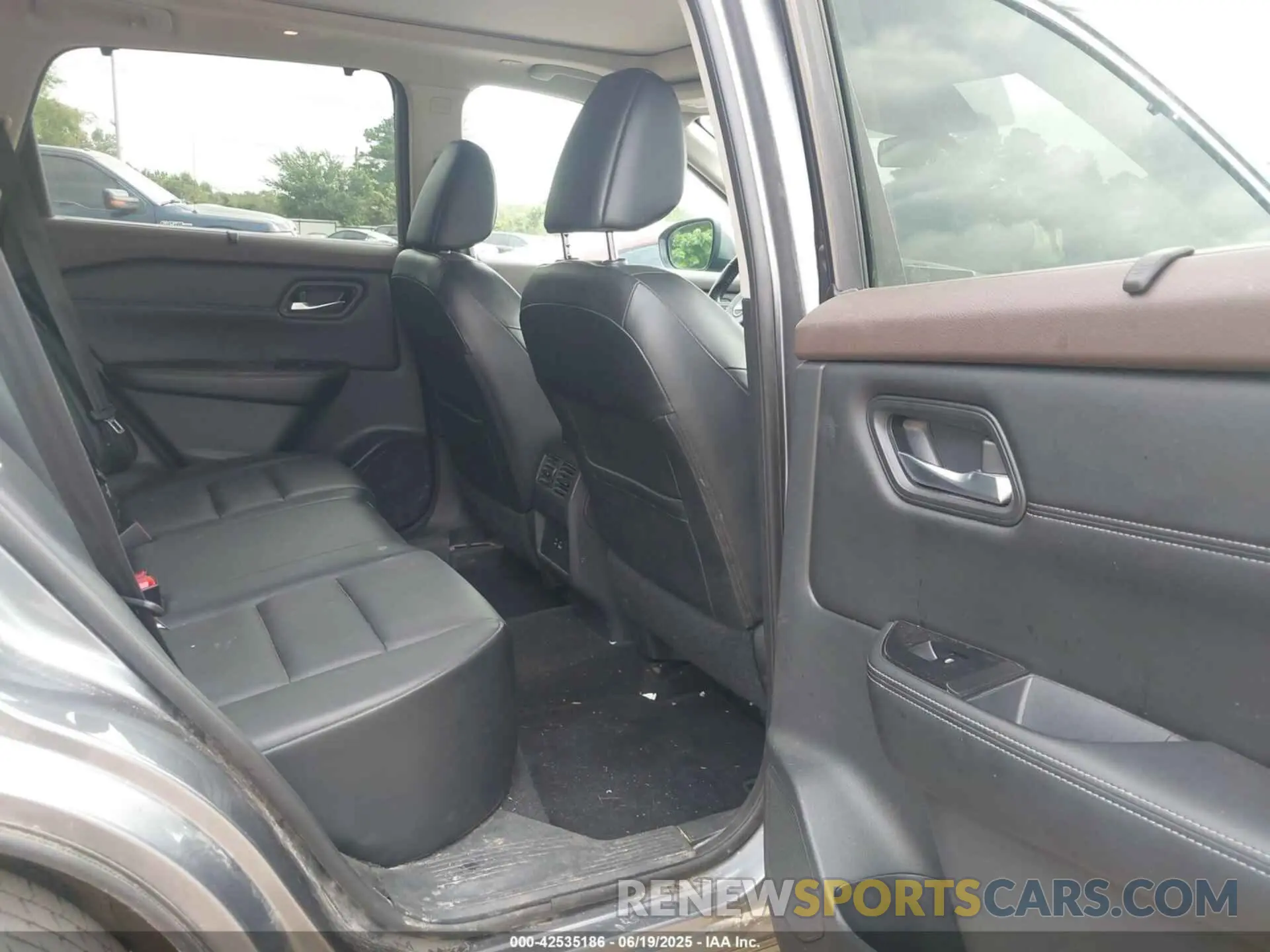 8 Photograph of a damaged car 5N1BT3BA9NC677041 NISSAN ROGUE 2022