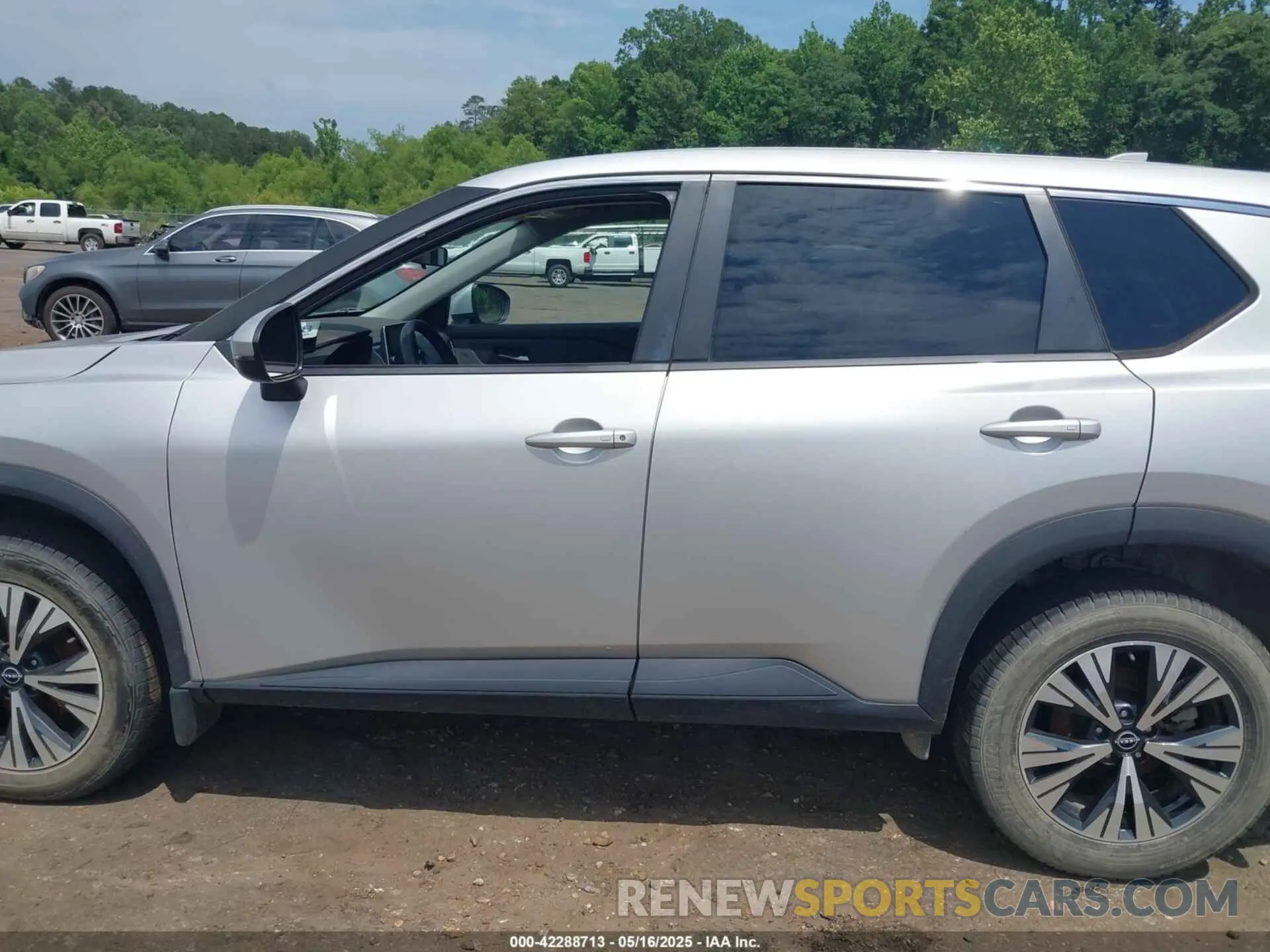 14 Photograph of a damaged car 5N1BT3BA9NC687584 NISSAN ROGUE 2022