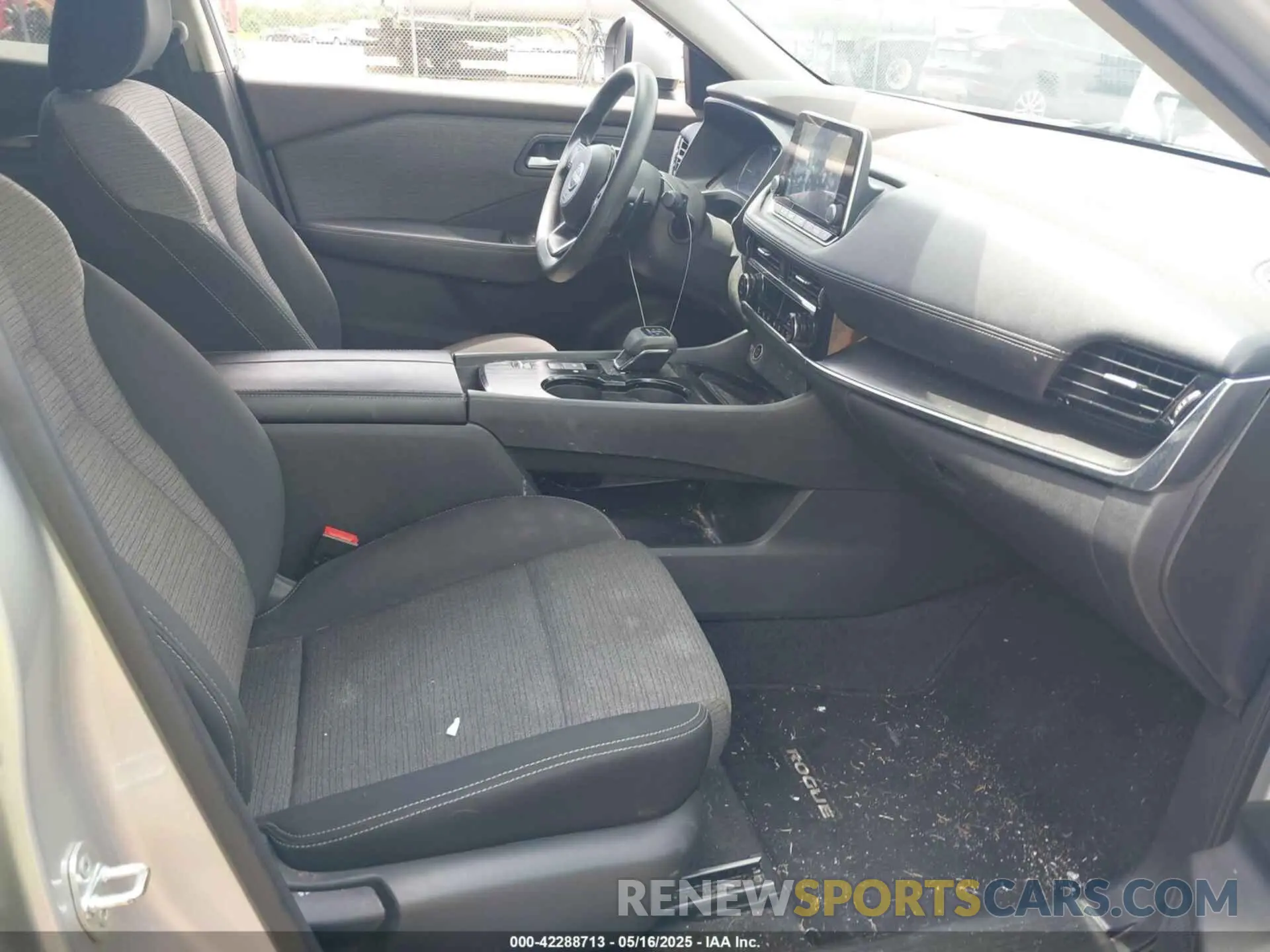 5 Photograph of a damaged car 5N1BT3BA9NC687584 NISSAN ROGUE 2022