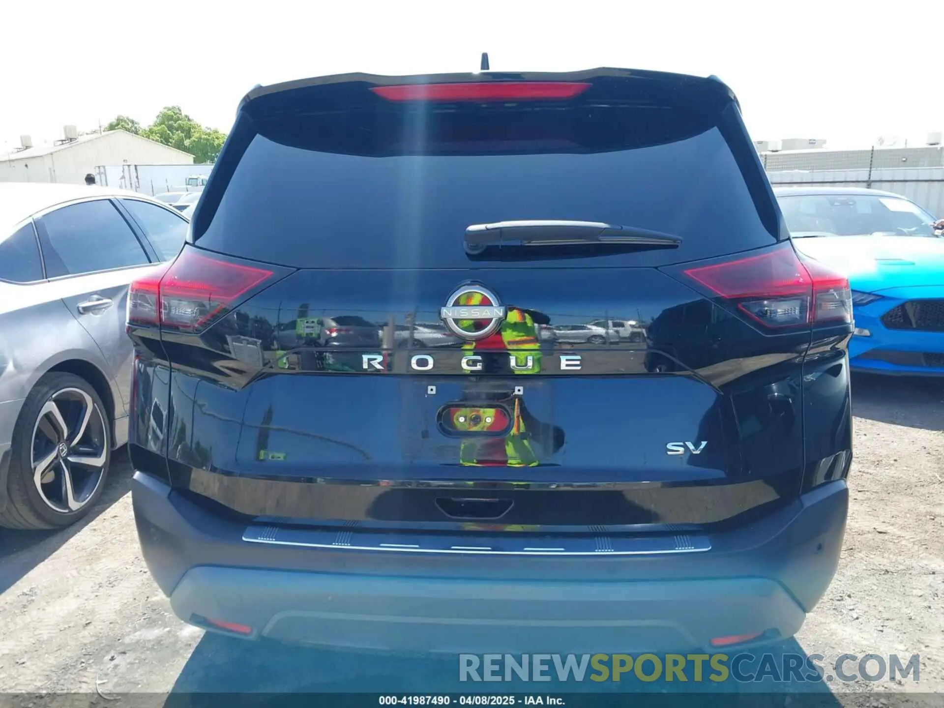 16 Photograph of a damaged car 5N1BT3BA9NC688461 NISSAN ROGUE 2022