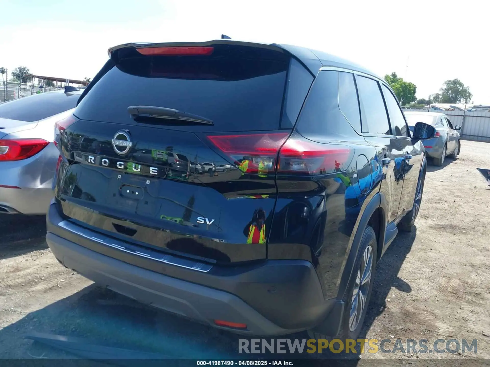 4 Photograph of a damaged car 5N1BT3BA9NC688461 NISSAN ROGUE 2022