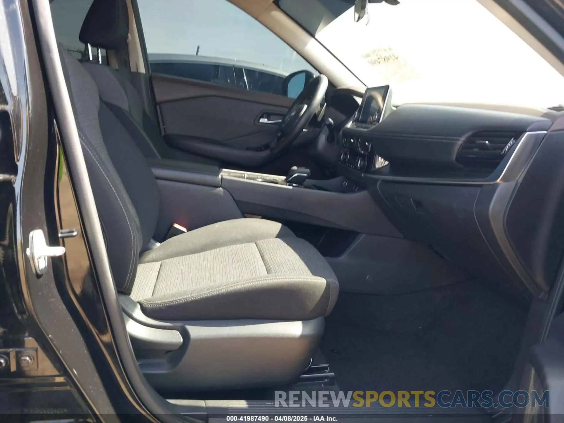 5 Photograph of a damaged car 5N1BT3BA9NC688461 NISSAN ROGUE 2022