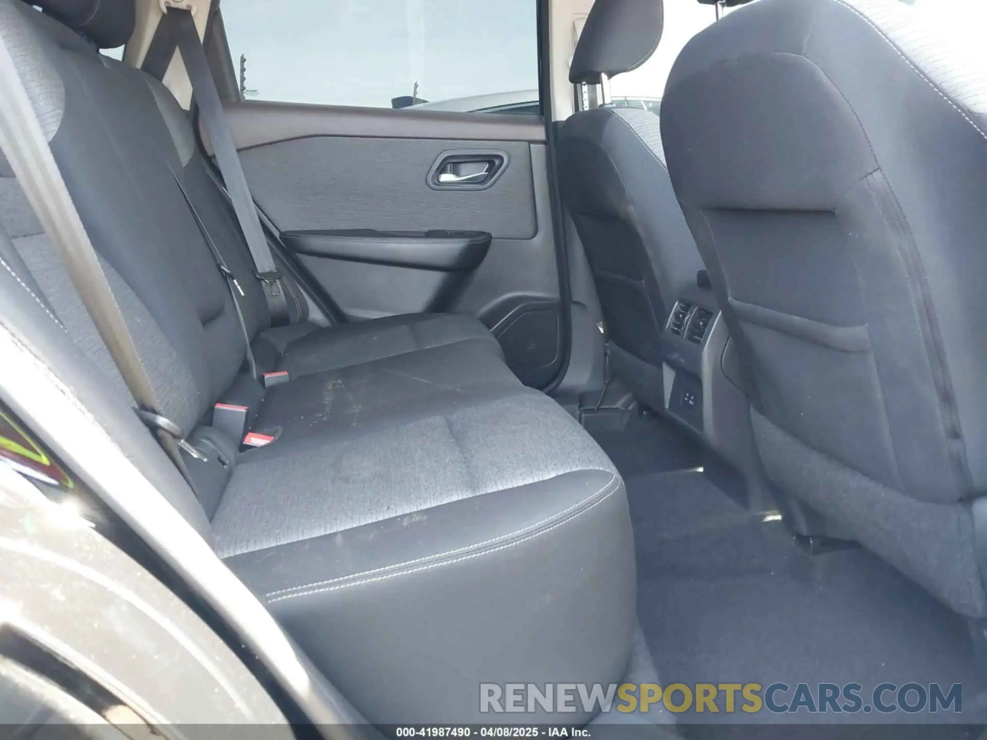 8 Photograph of a damaged car 5N1BT3BA9NC688461 NISSAN ROGUE 2022