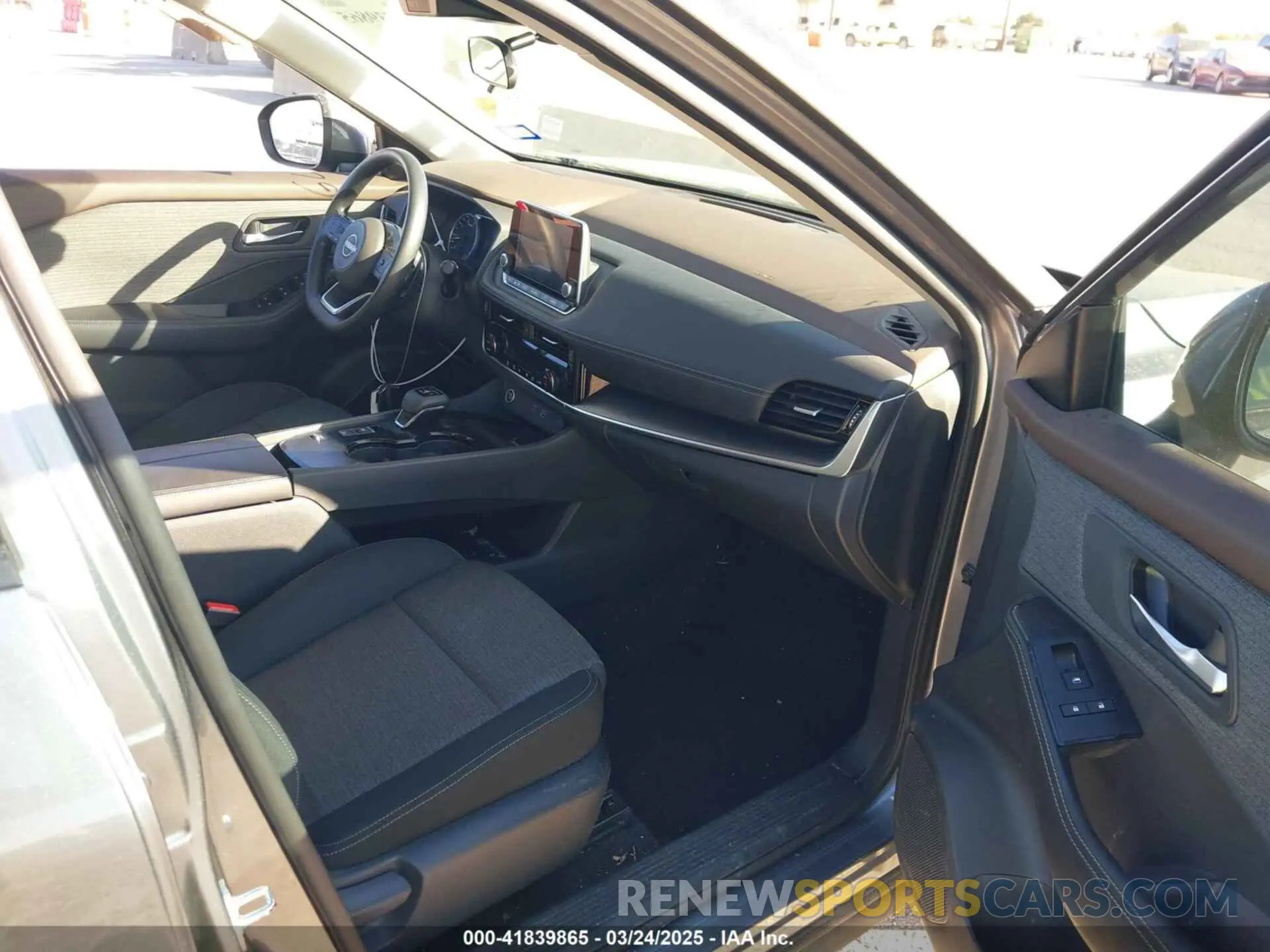 5 Photograph of a damaged car 5N1BT3BA9NC715254 NISSAN ROGUE 2022