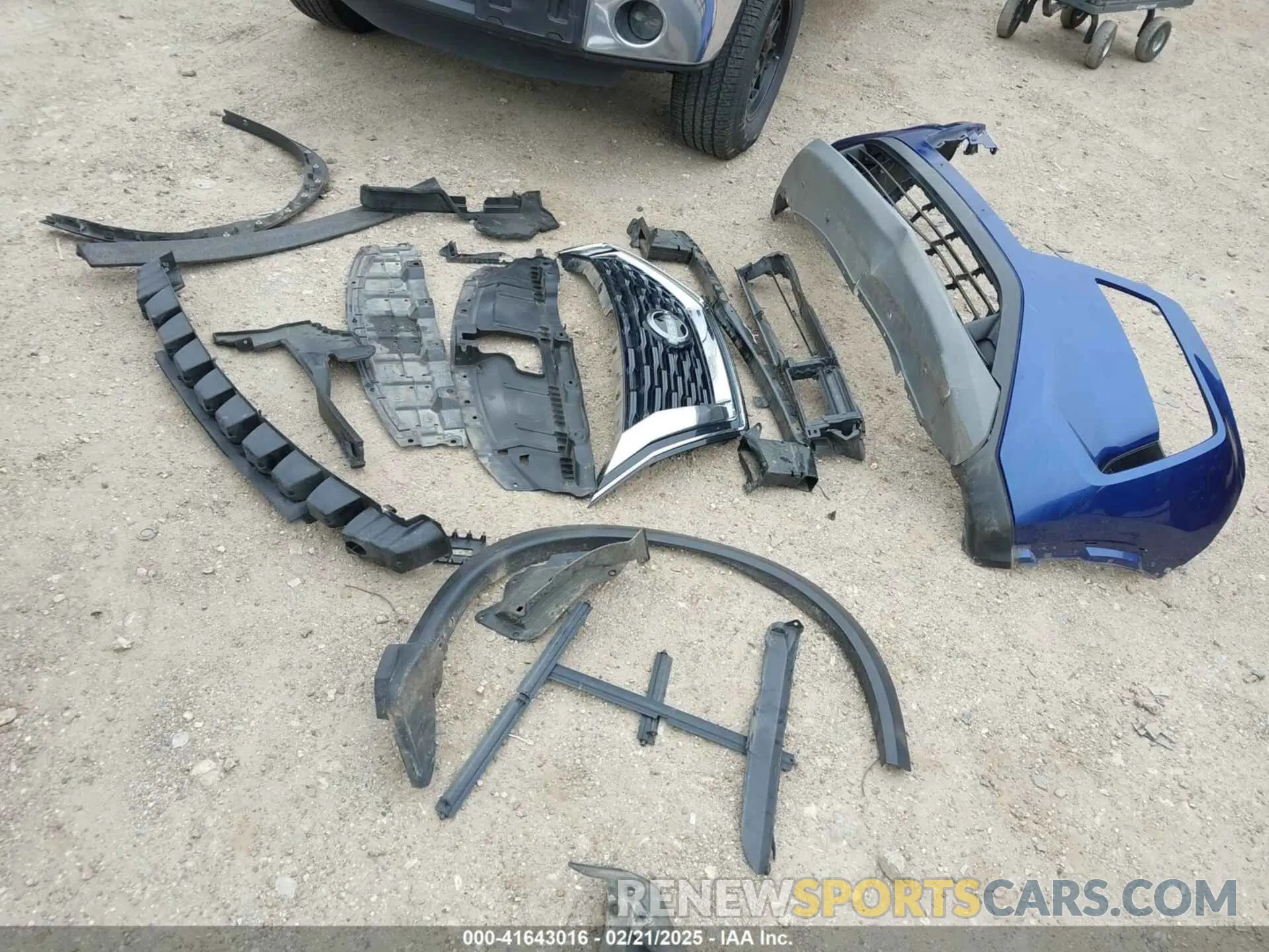 12 Photograph of a damaged car 5N1BT3BAXNC678134 NISSAN ROGUE 2022