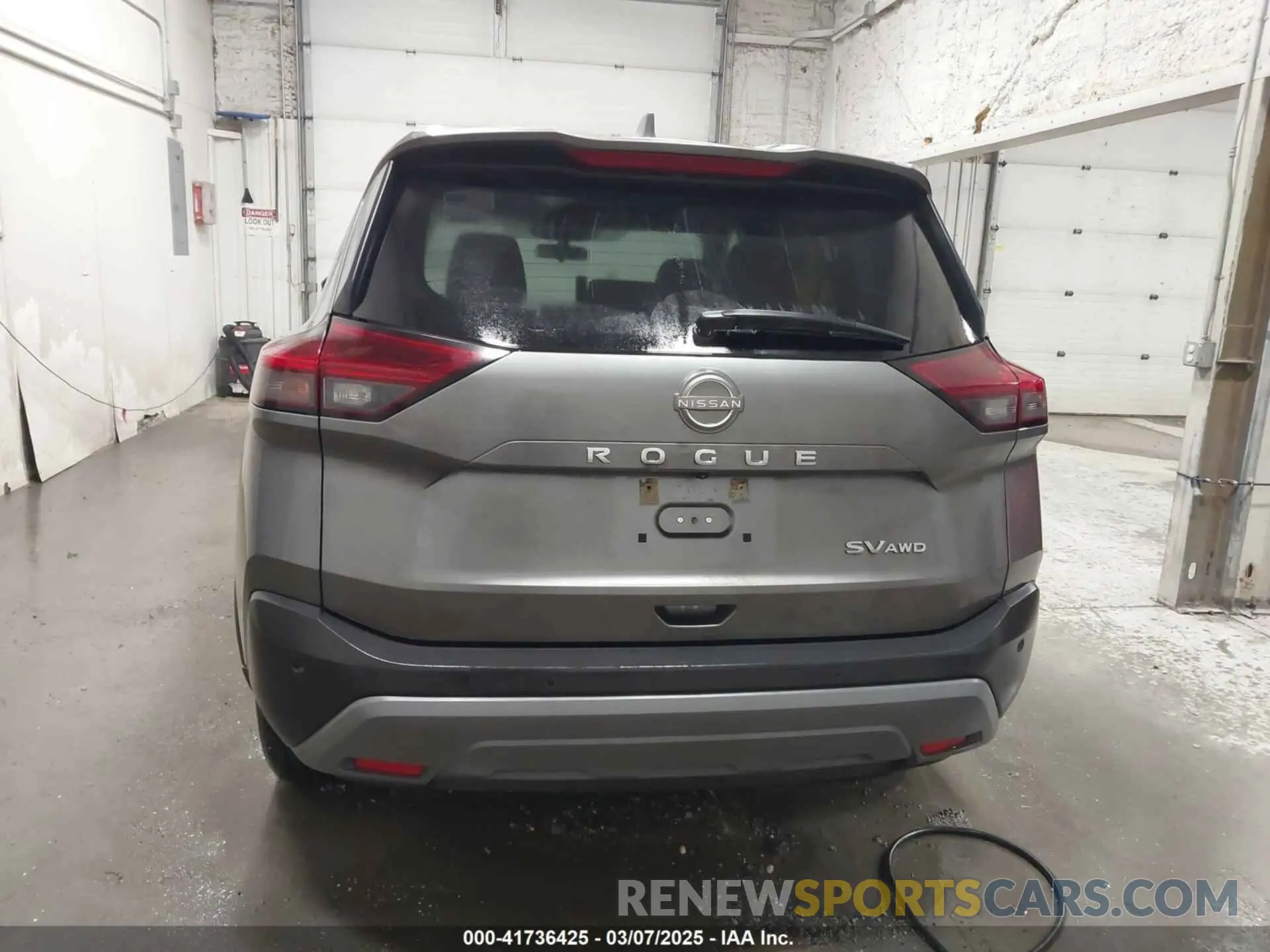 17 Photograph of a damaged car 5N1BT3BB0NC671170 NISSAN ROGUE 2022