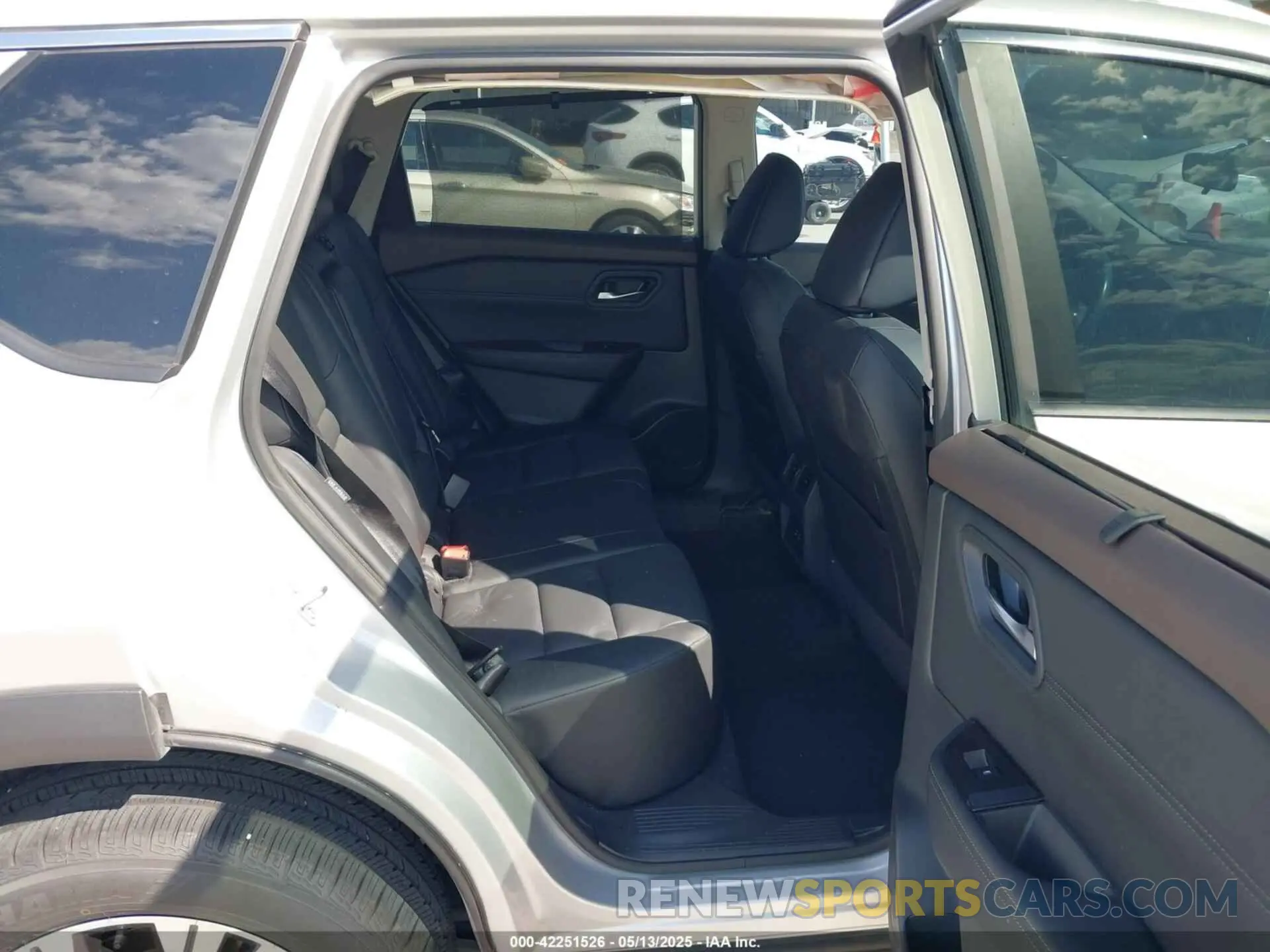 8 Photograph of a damaged car 5N1BT3BB0NC724210 NISSAN ROGUE 2022