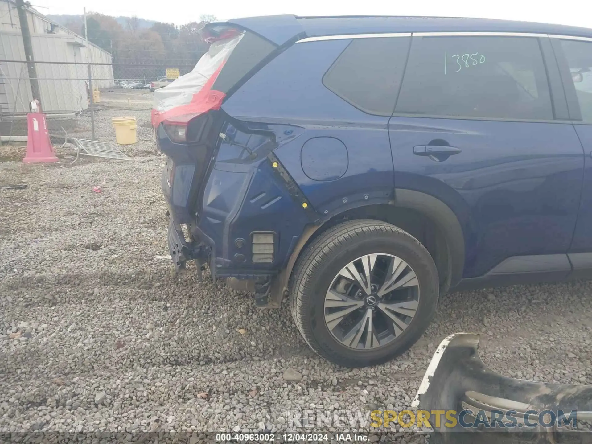 18 Photograph of a damaged car 5N1BT3BB1NC686793 NISSAN ROGUE 2022