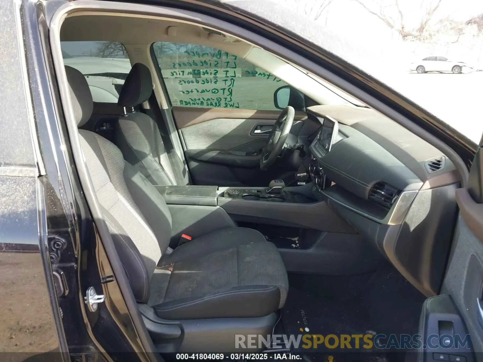 5 Photograph of a damaged car 5N1BT3BB1NC688706 NISSAN ROGUE 2022