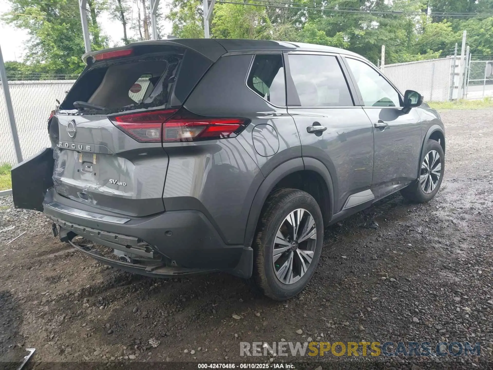 4 Photograph of a damaged car 5N1BT3BB1NC727293 NISSAN ROGUE 2022