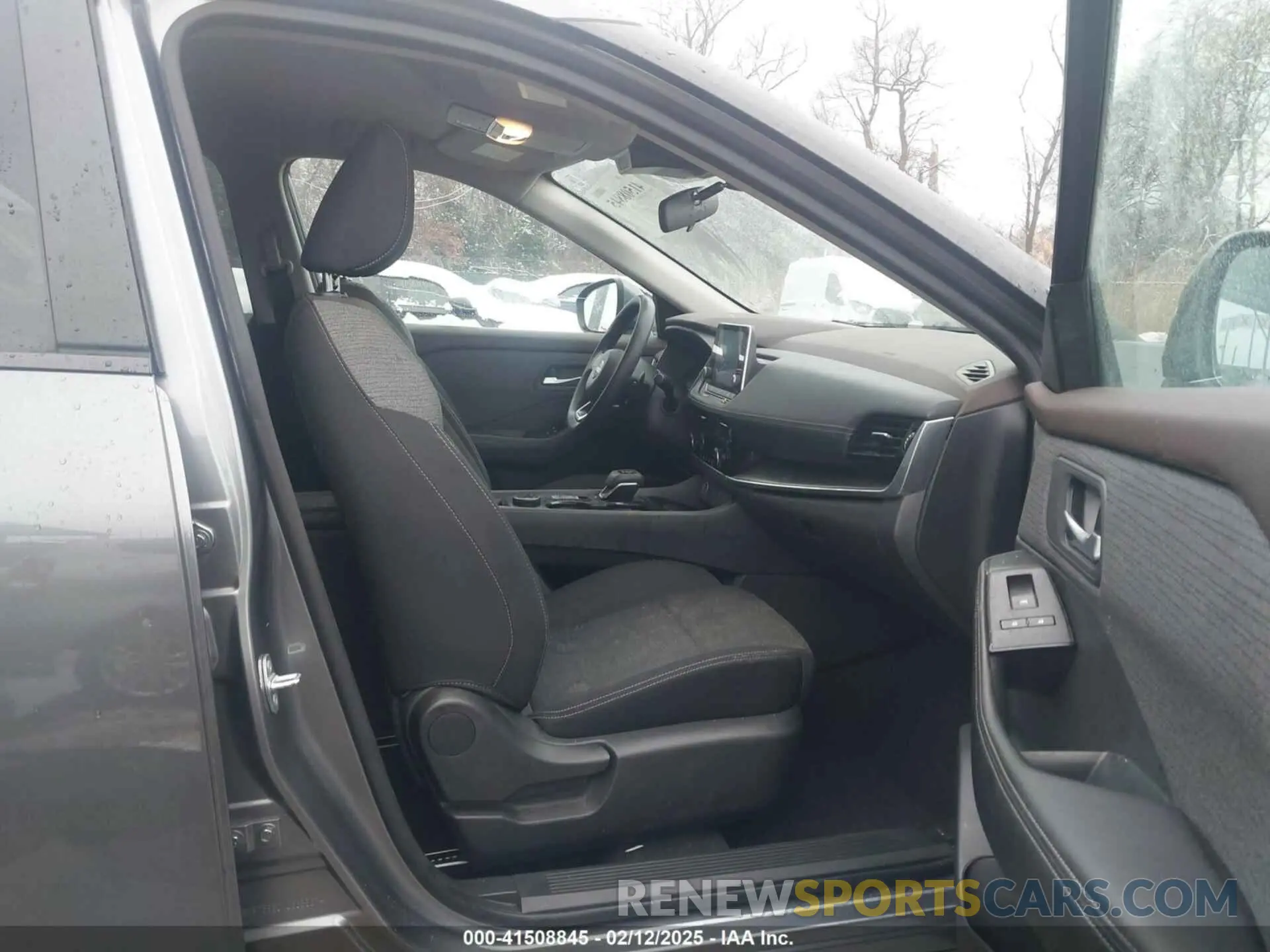 5 Photograph of a damaged car 5N1BT3BB2NC683367 NISSAN ROGUE 2022