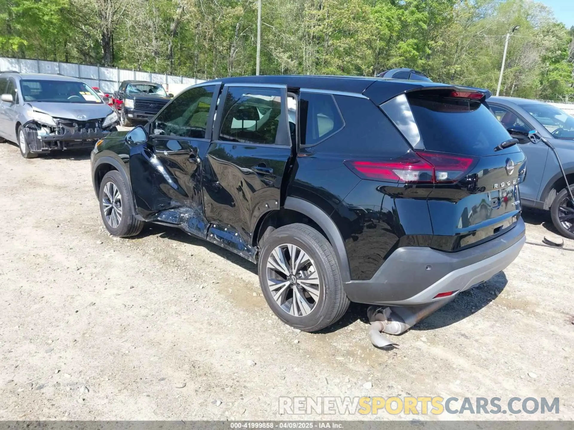 3 Photograph of a damaged car 5N1BT3BB2NC691761 NISSAN ROGUE 2022