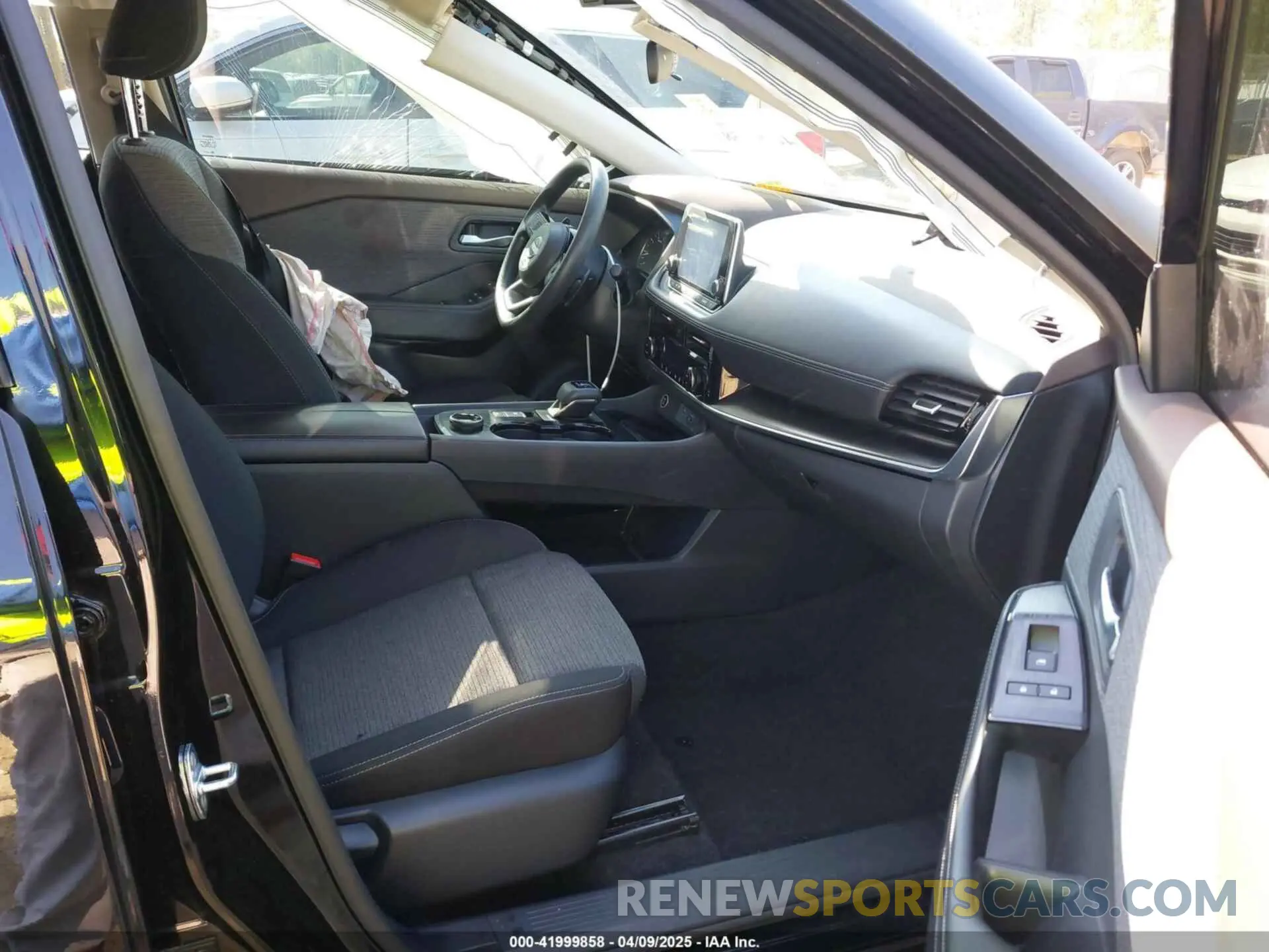 5 Photograph of a damaged car 5N1BT3BB2NC691761 NISSAN ROGUE 2022