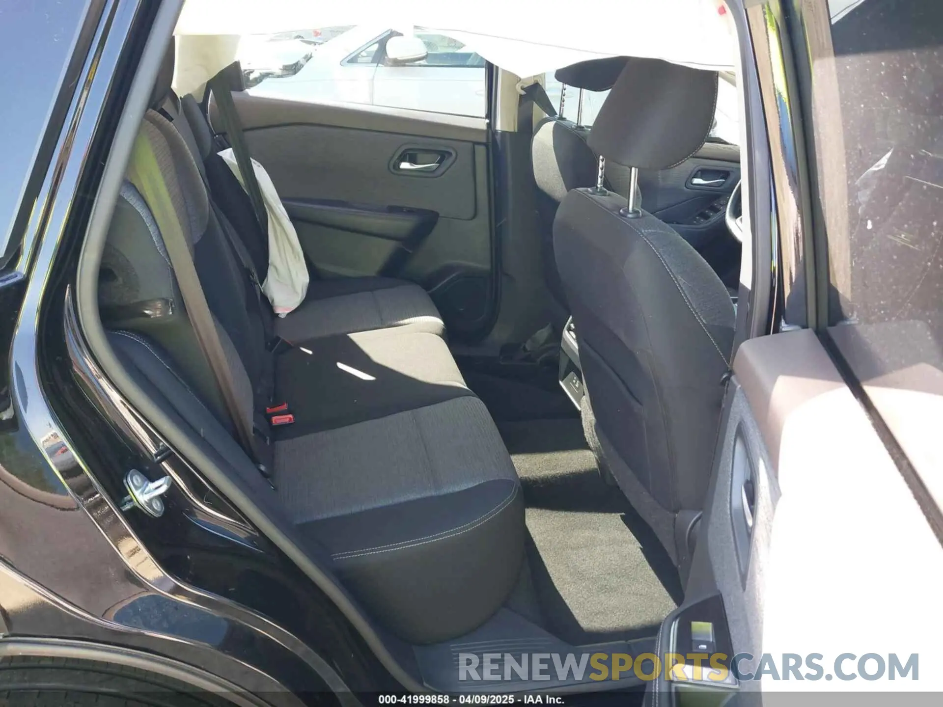 8 Photograph of a damaged car 5N1BT3BB2NC691761 NISSAN ROGUE 2022
