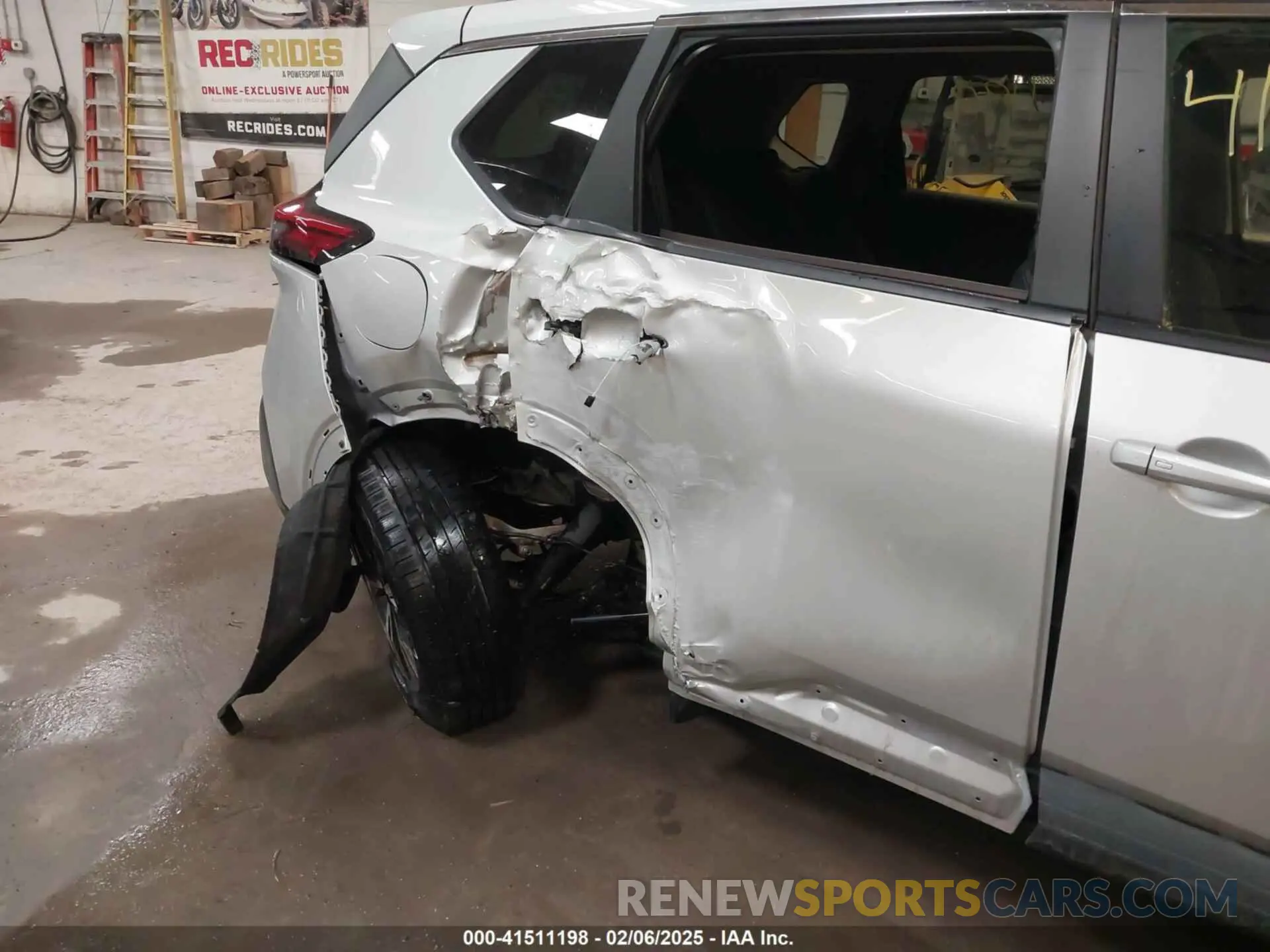 6 Photograph of a damaged car 5N1BT3BB2NC722538 NISSAN ROGUE 2022