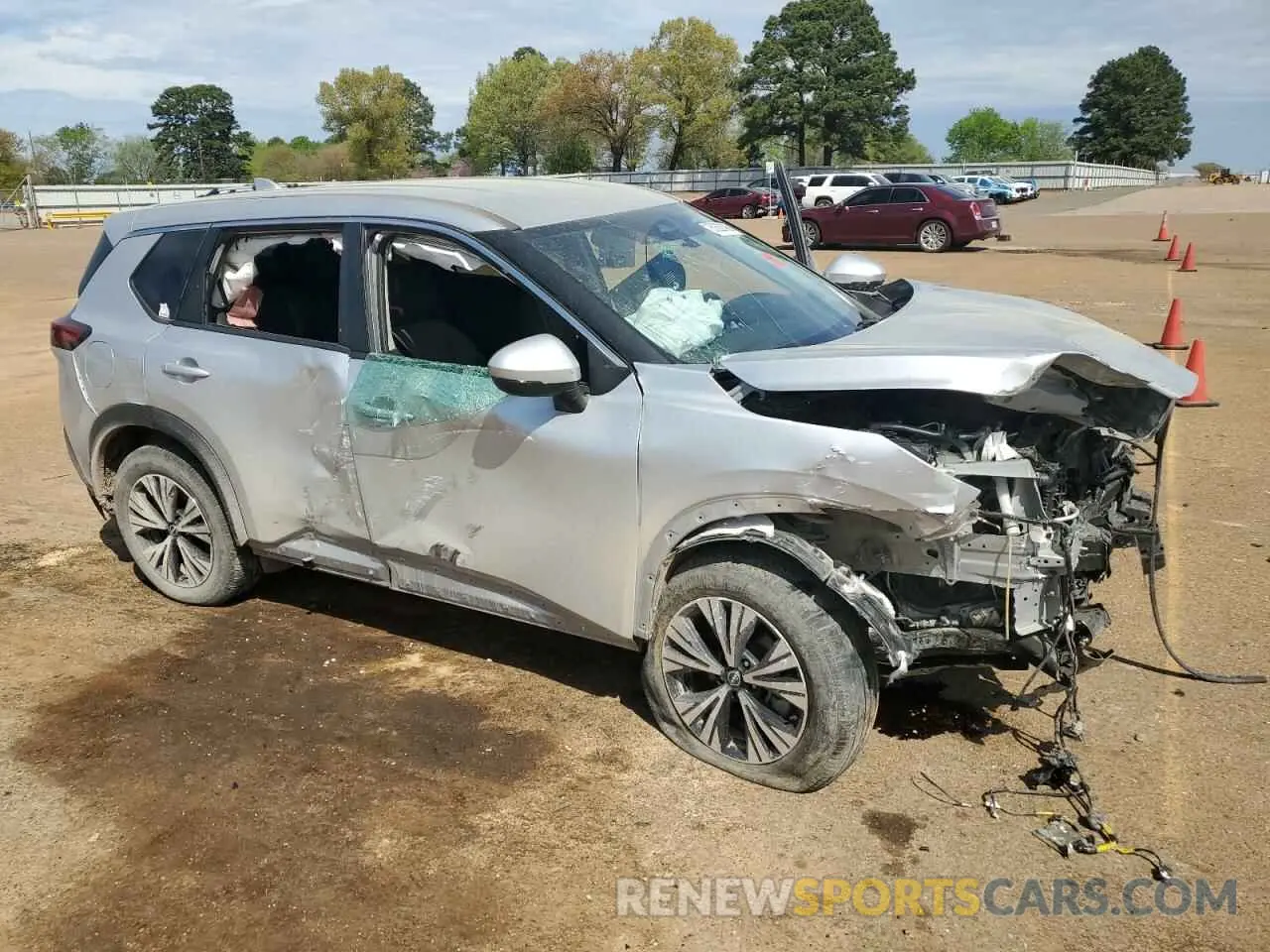 4 Photograph of a damaged car 5N1BT3BB3NC692479 NISSAN ROGUE 2022