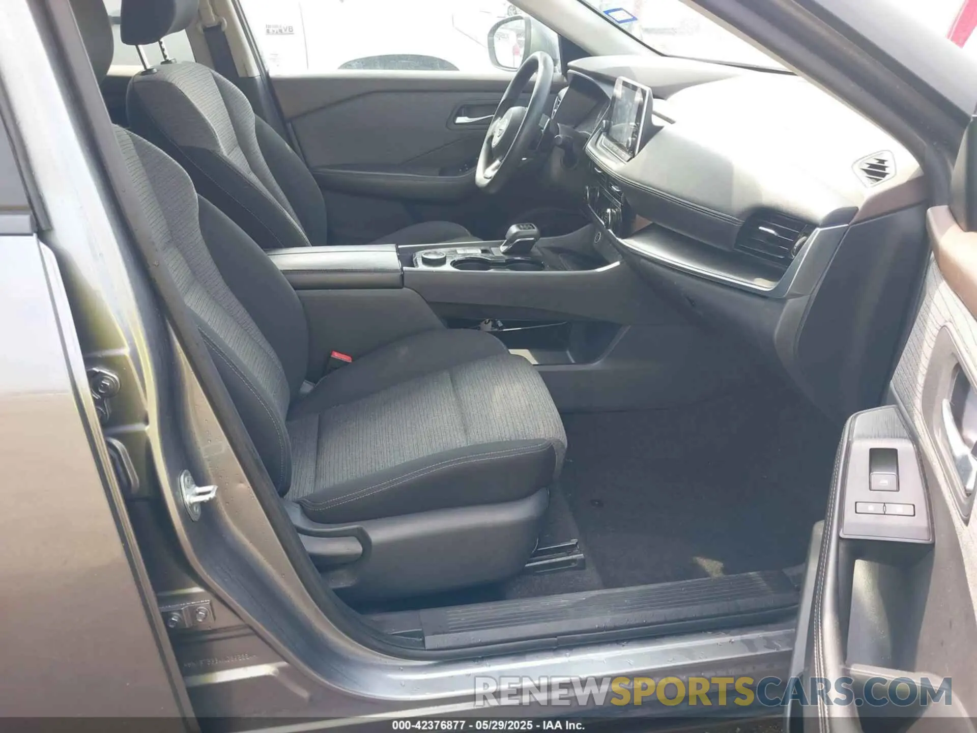 5 Photograph of a damaged car 5N1BT3BB4NC693334 NISSAN ROGUE 2022