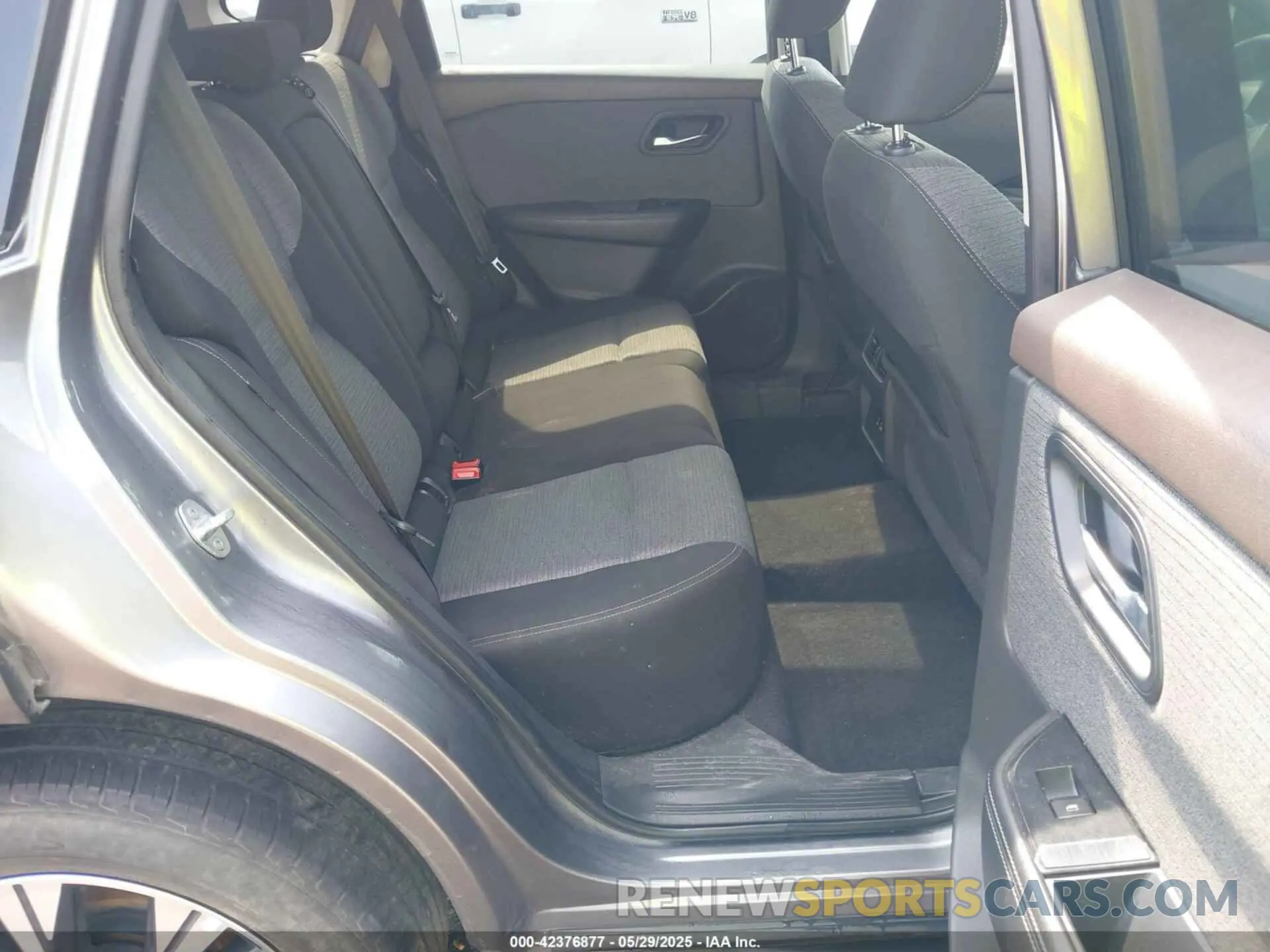 8 Photograph of a damaged car 5N1BT3BB4NC693334 NISSAN ROGUE 2022