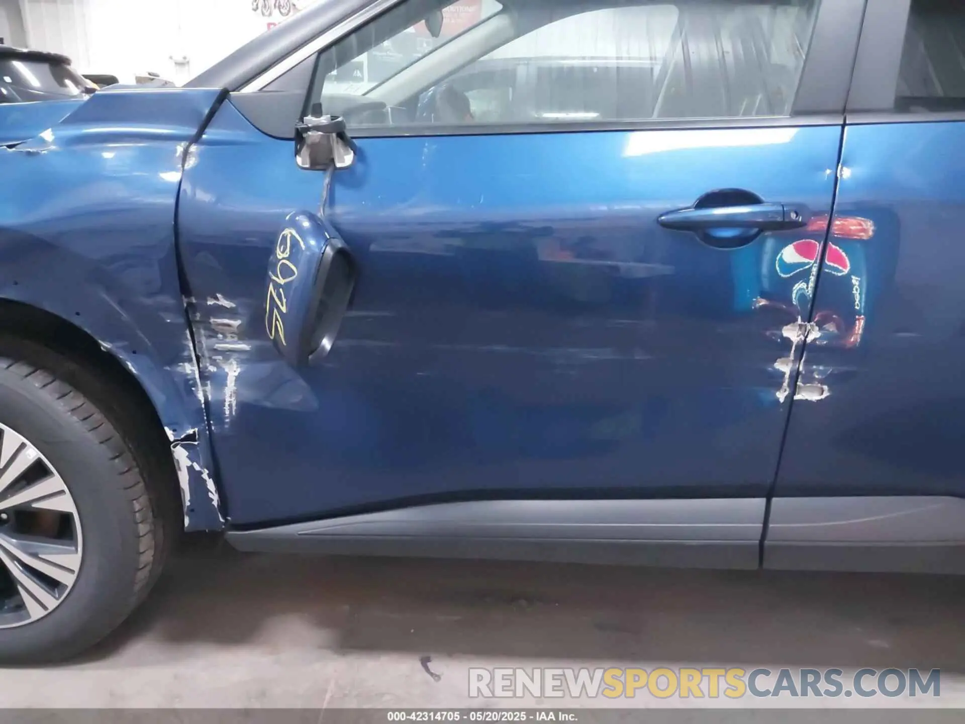 18 Photograph of a damaged car 5N1BT3BB6NC701725 NISSAN ROGUE 2022